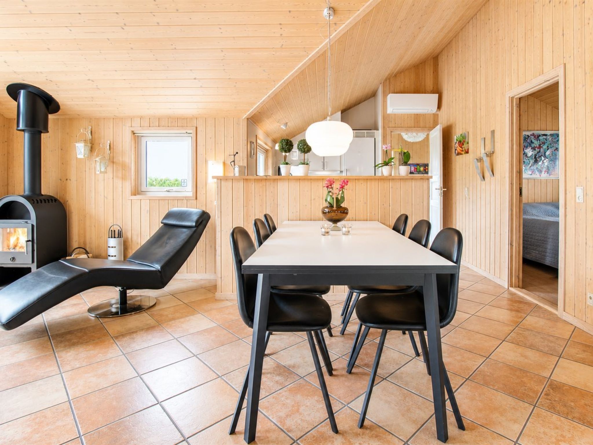 "Ulrikke" - 12km from the sea - Binnen