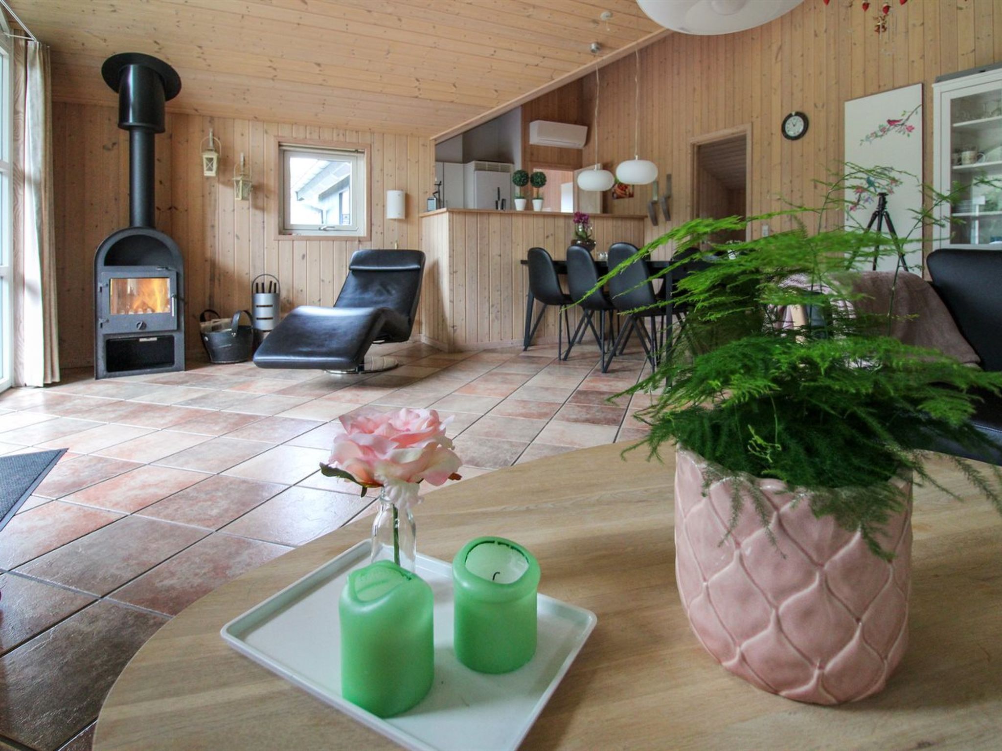"Ulrikke" - 12km from the sea - Binnen