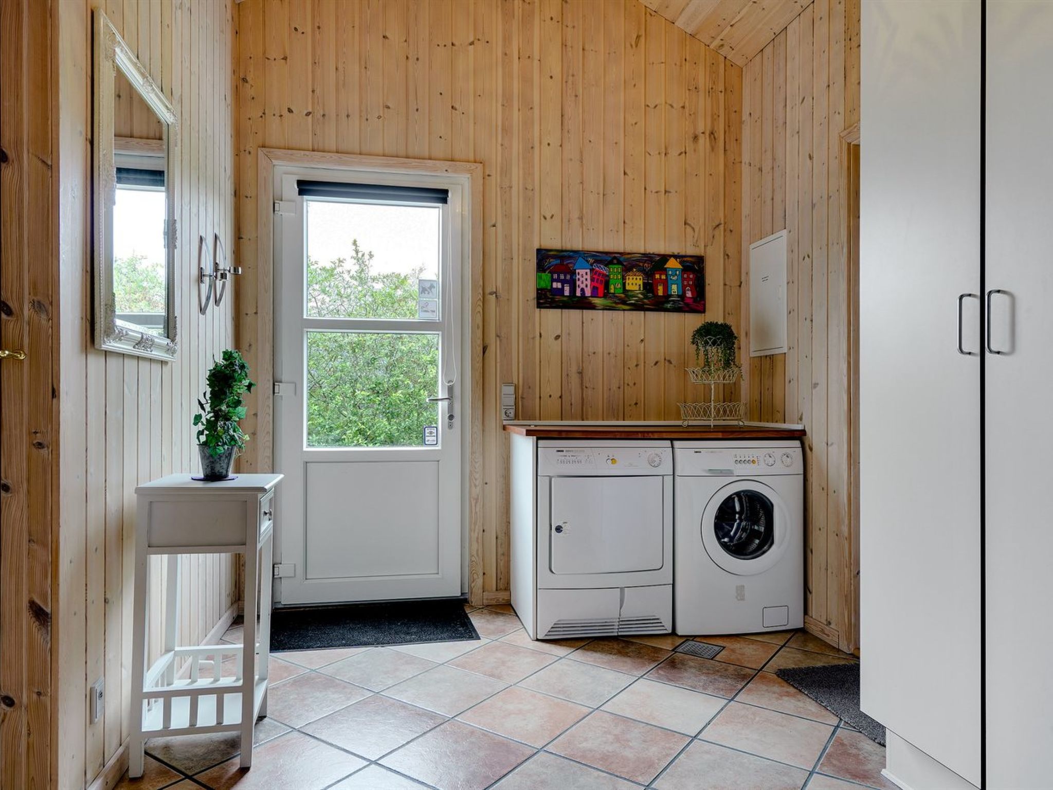 "Ulrikke" - 12km from the sea - Binnen