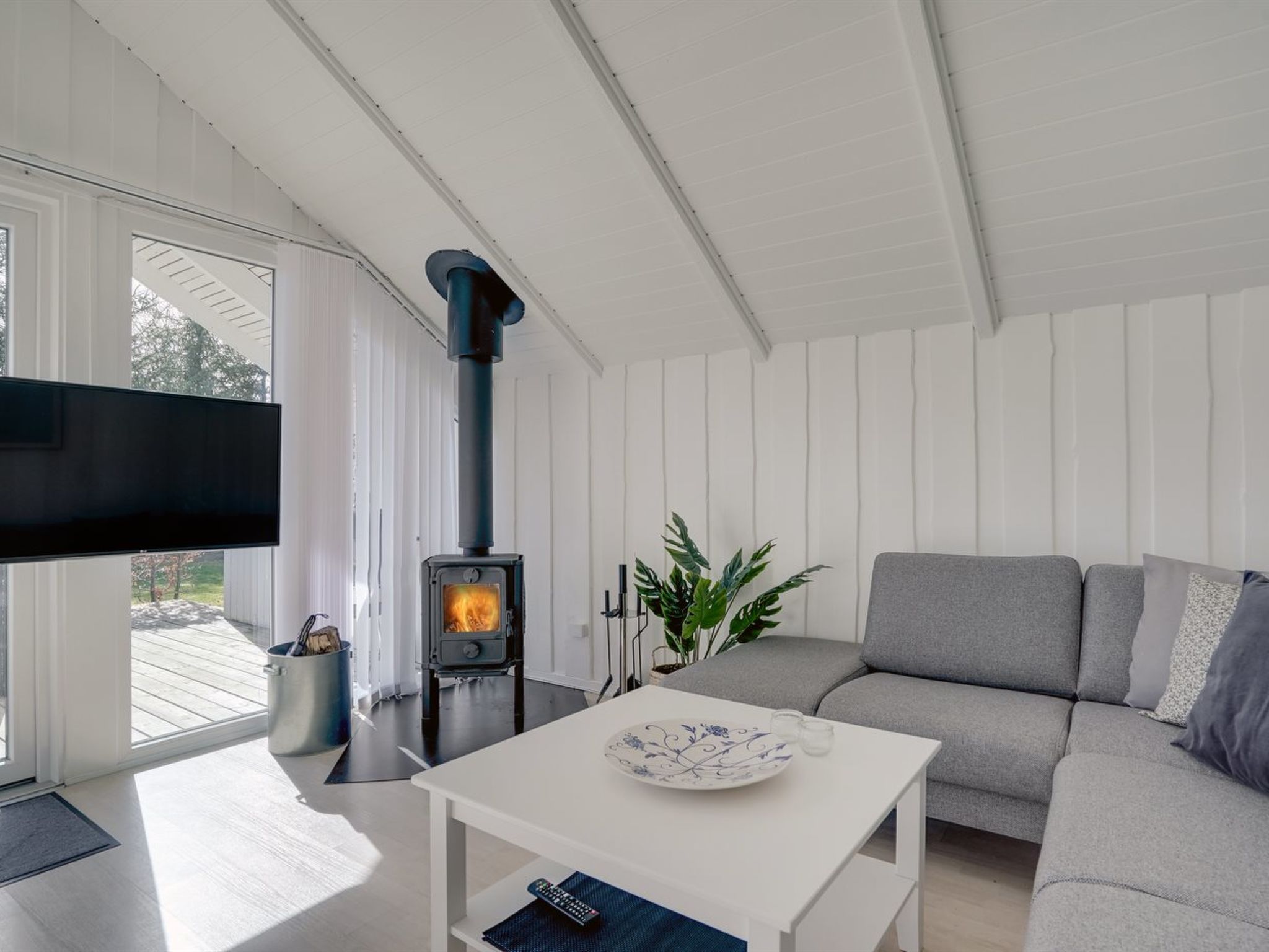 "Edvardsine" - 12km from the sea - Binnen