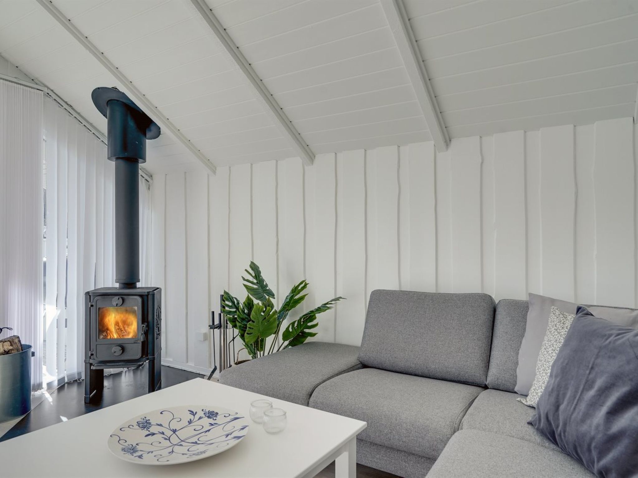 "Edvardsine" - 12km from the sea - Binnen