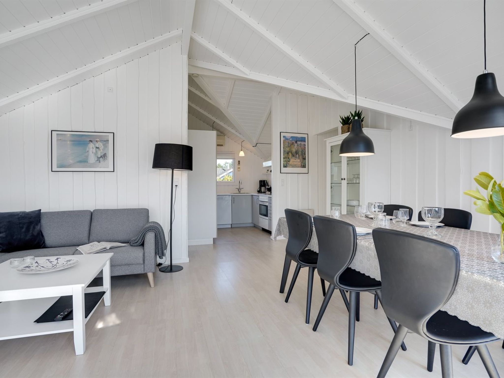 "Edvardsine" - 12km from the sea - Binnen