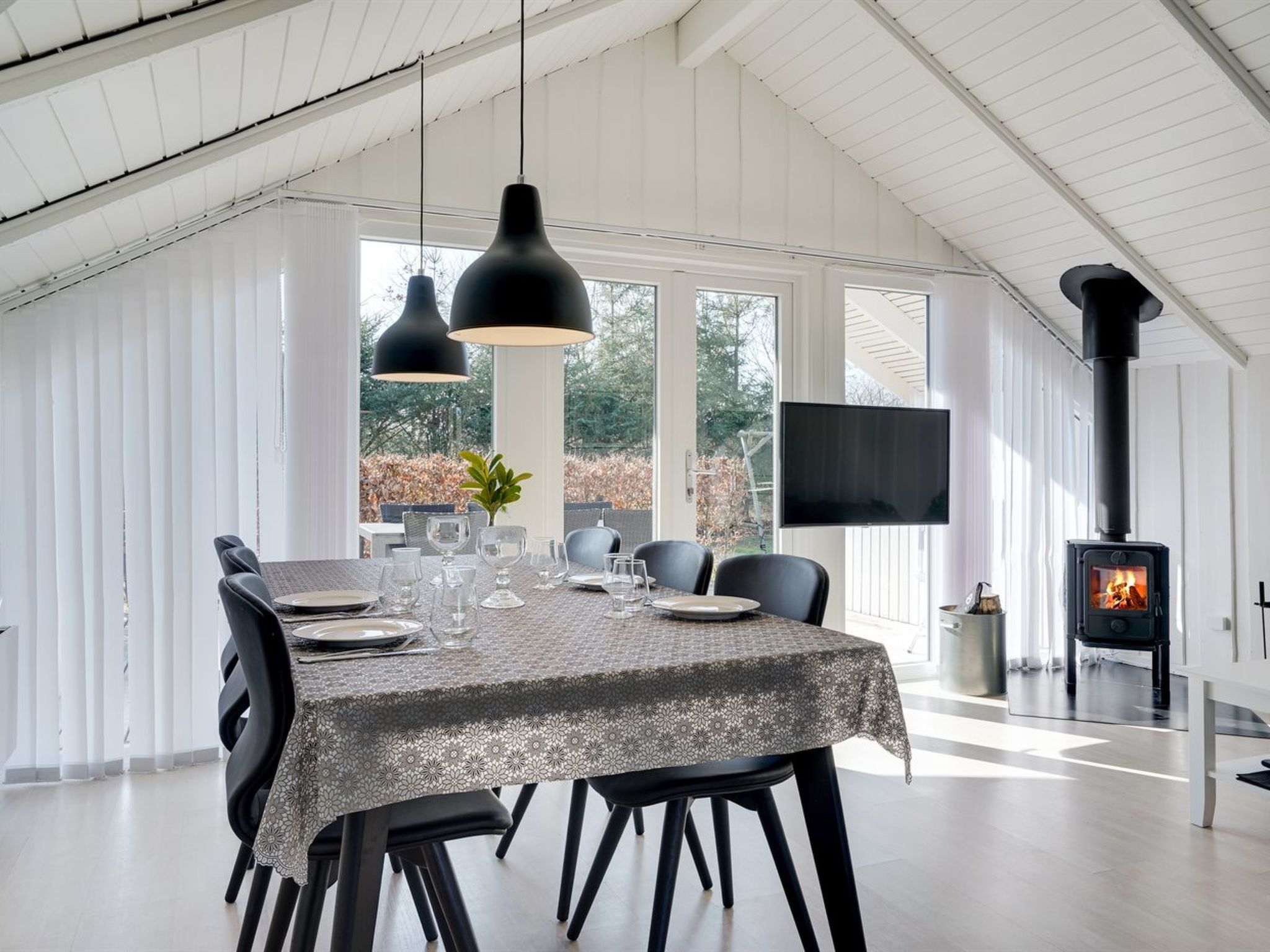 "Edvardsine" - 12km from the sea - Binnen