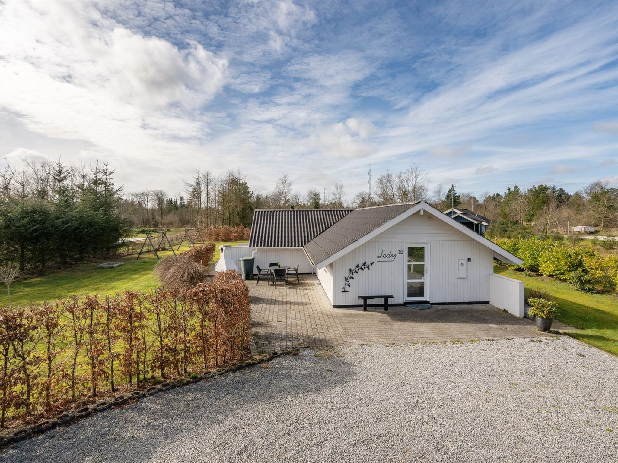 "Edvardsine" - 12km from the sea - Buiten