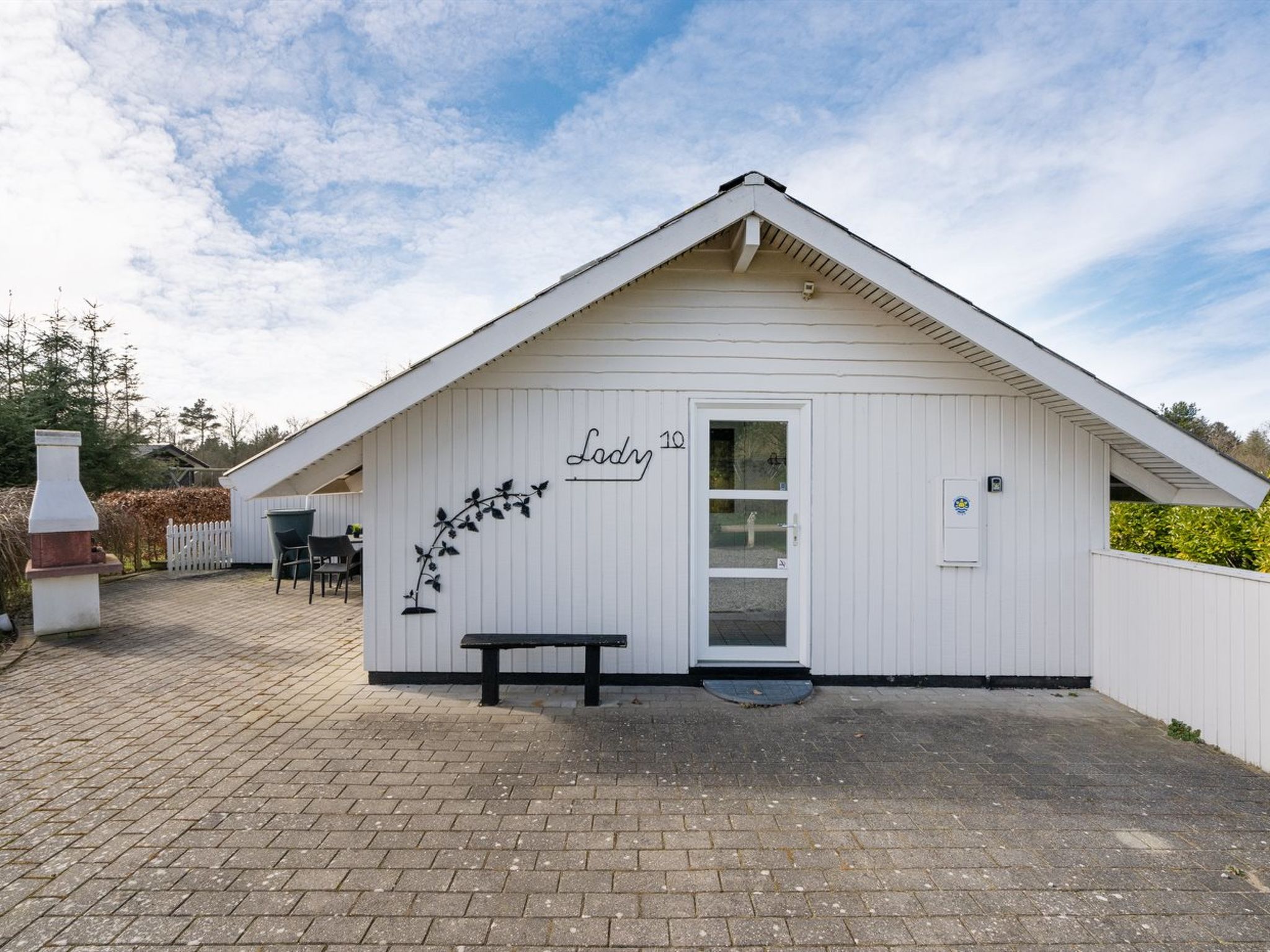 "Edvardsine" - 12km from the sea - Buiten