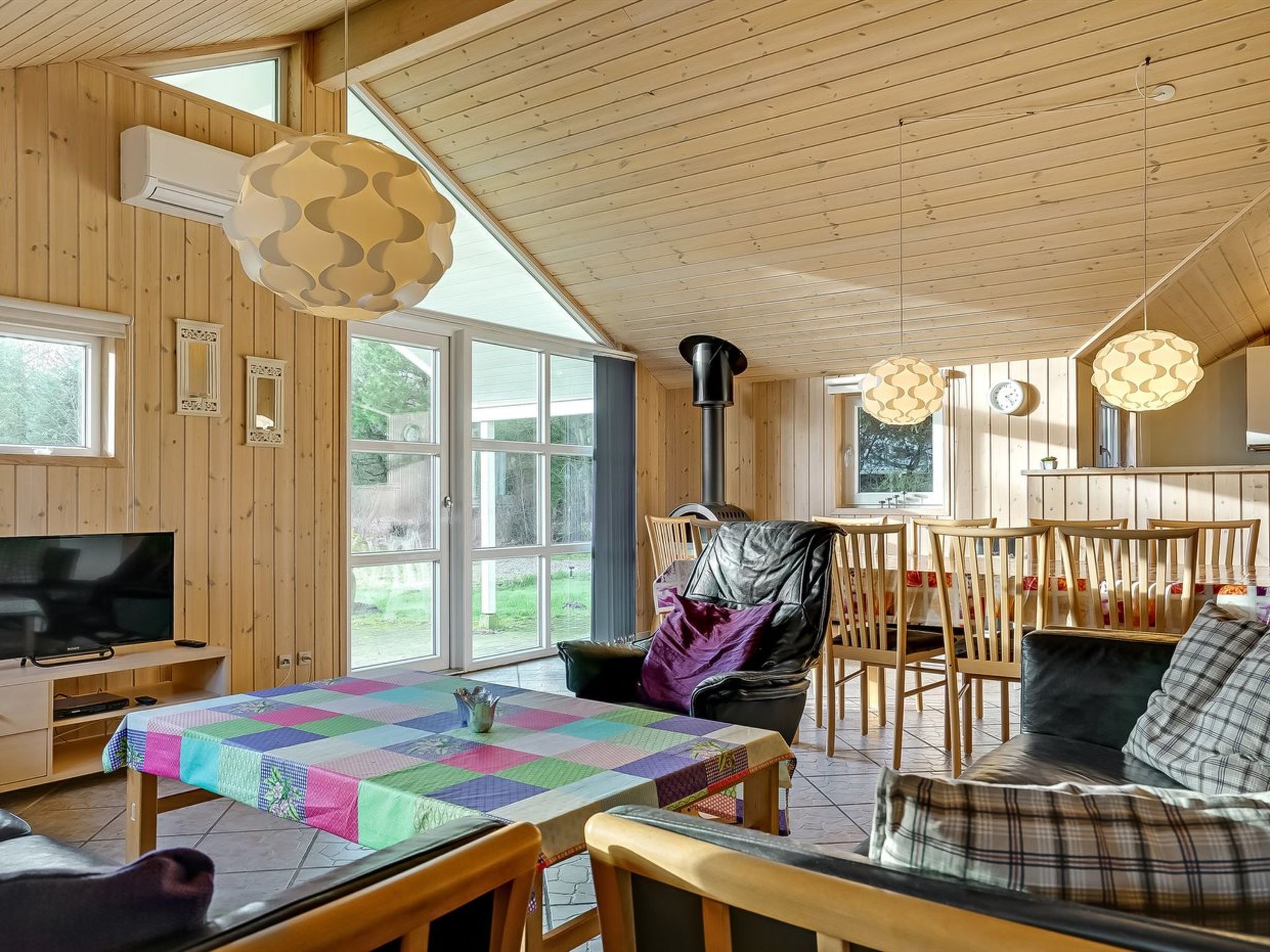 "Tyki" - 12km from the sea - Binnen
