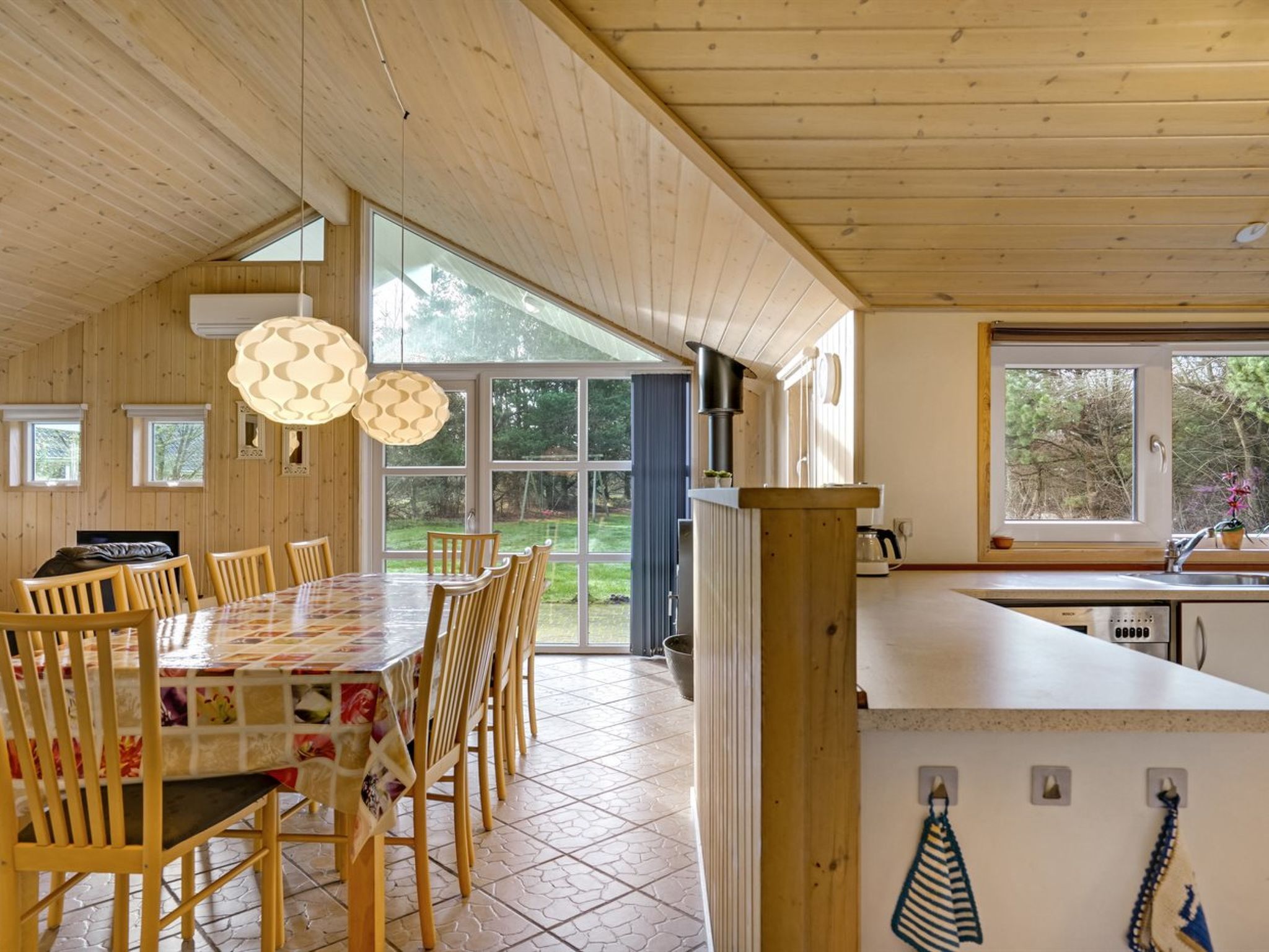 "Tyki" - 12km from the sea - Binnen