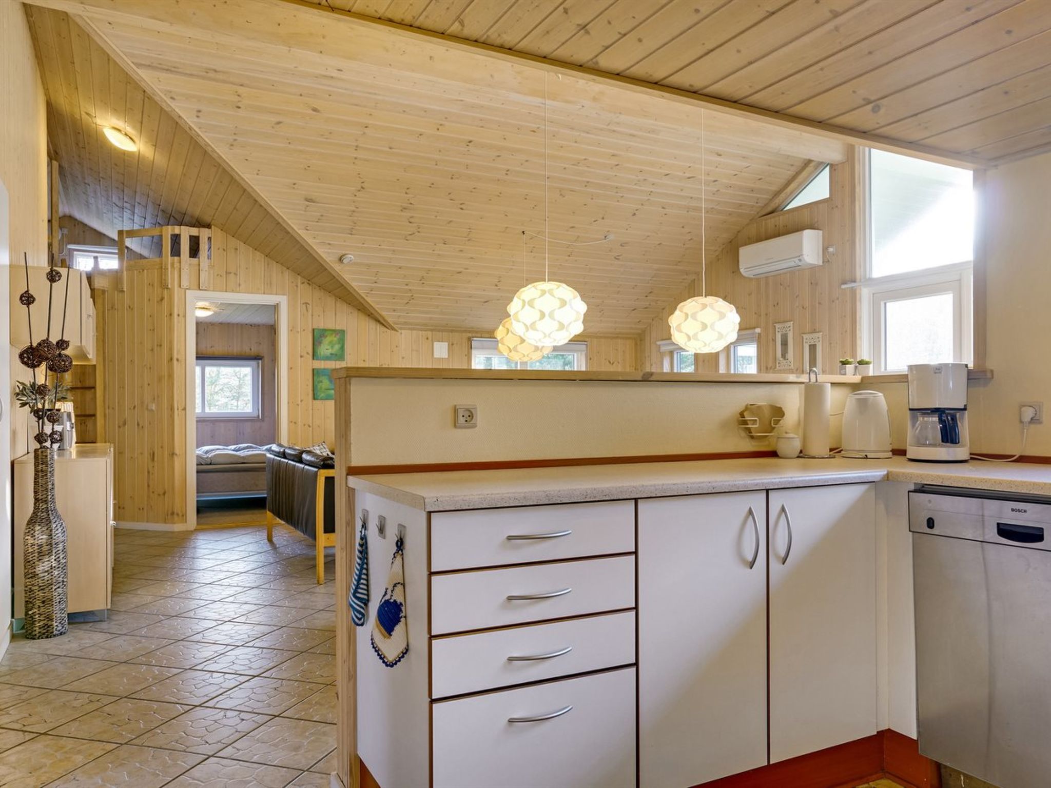 "Tyki" - 12km from the sea - Binnen