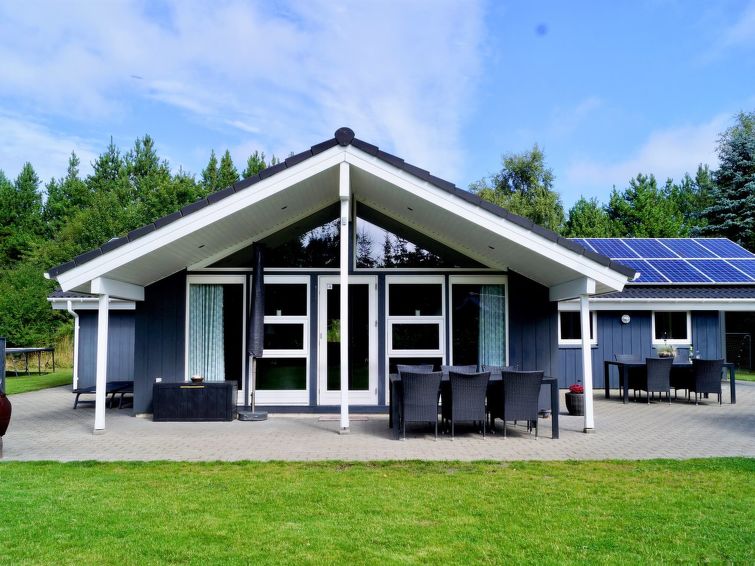 "Stillfrieda" - 12km from the sea", huis 5-kamers 150 m2. Het objekt is geschikt voor 10 volwassenen + 1 kinderen. Woonkamer met TV, radio, CD-speler, stereo-installatie en DVD. 1 kamer met 2 bedden. ..
