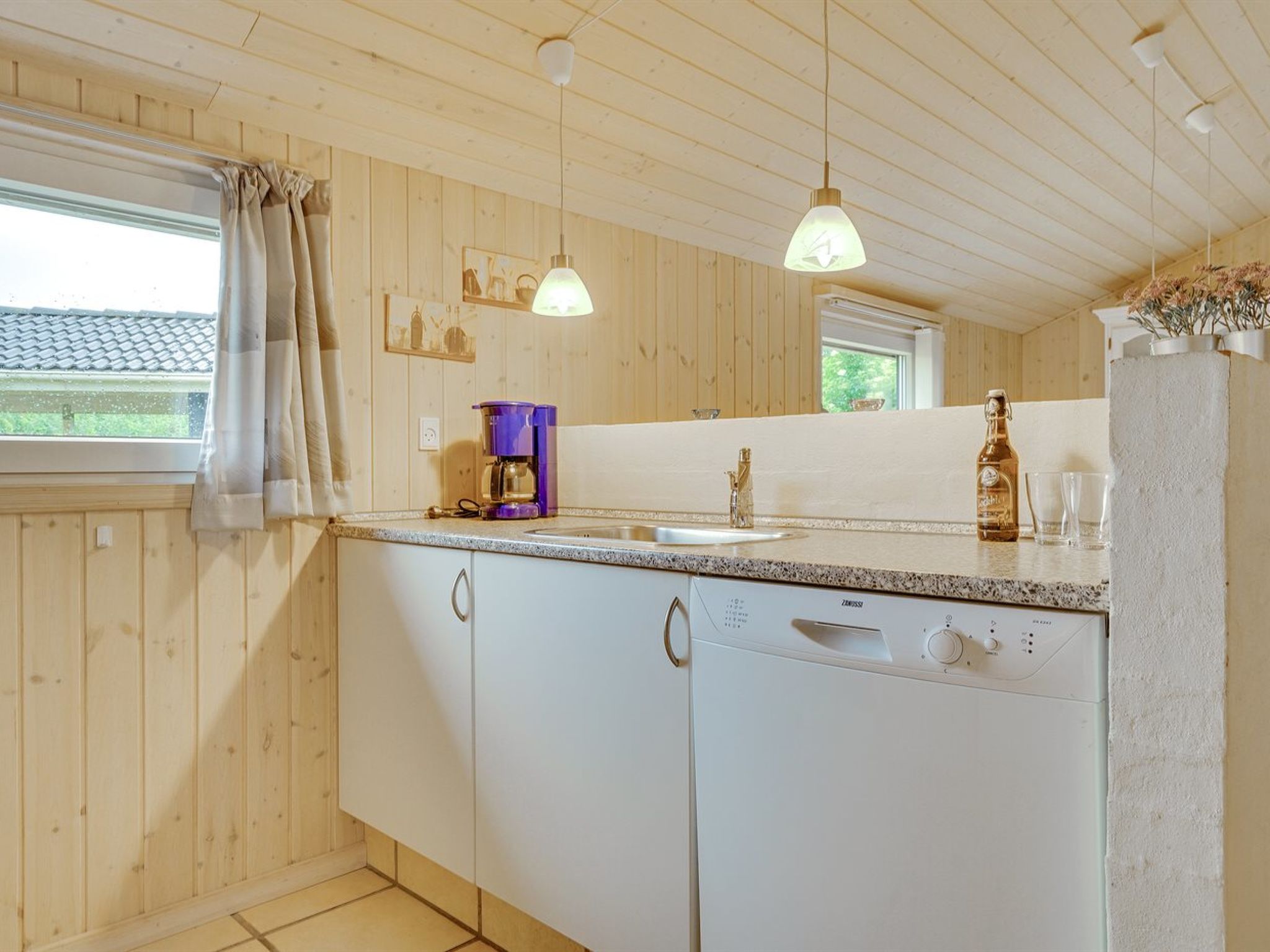"Aviaja" - 12km from the sea - Binnen