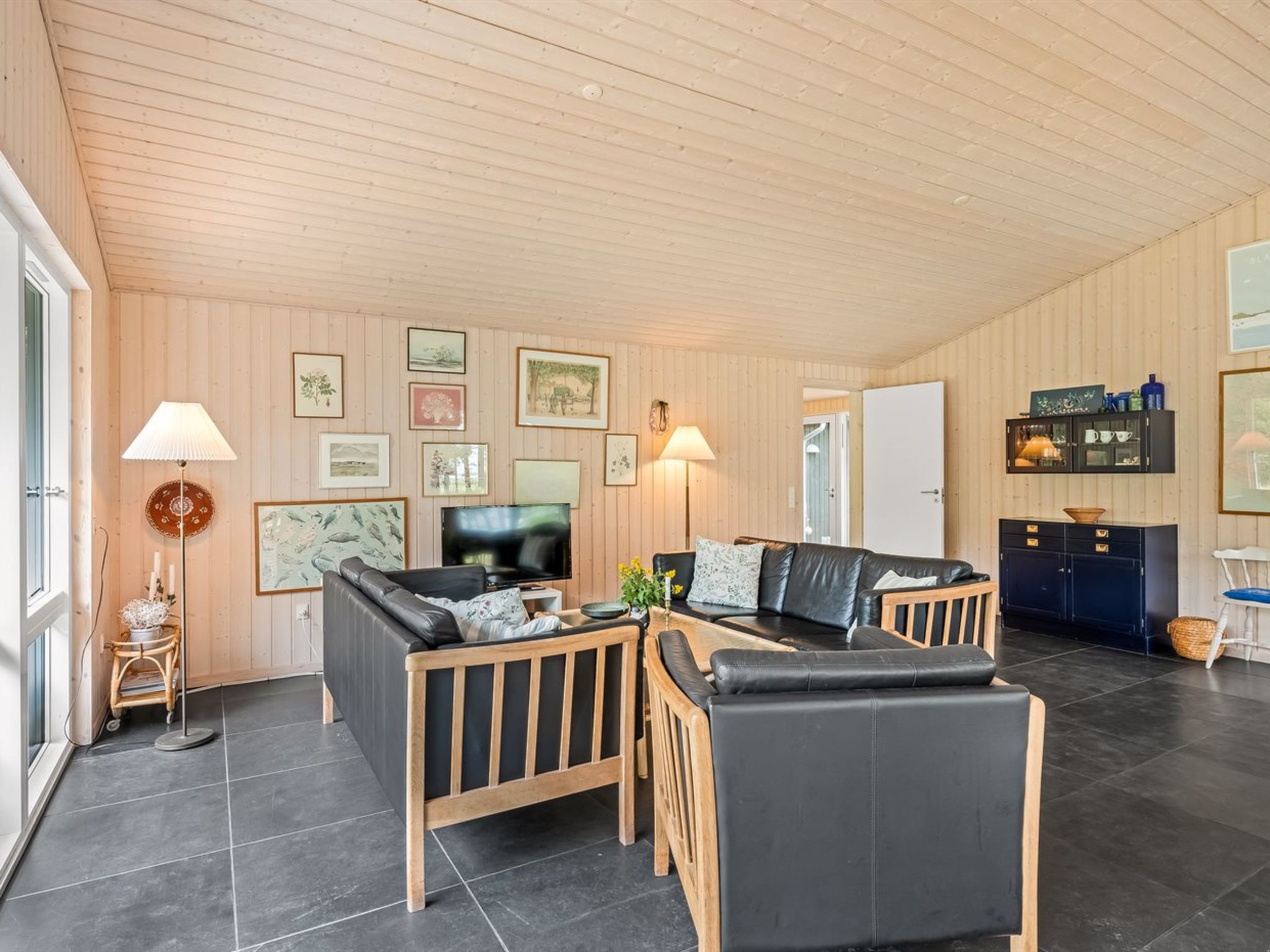 "Trena" - 1.2km to the fjord - Dedans