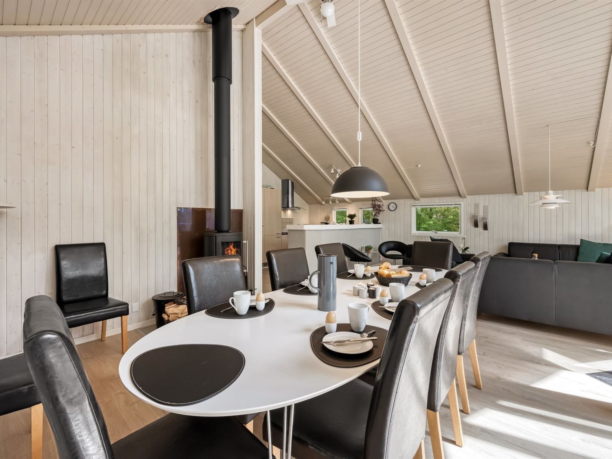 "Akule" - 10km from the sea-Inside