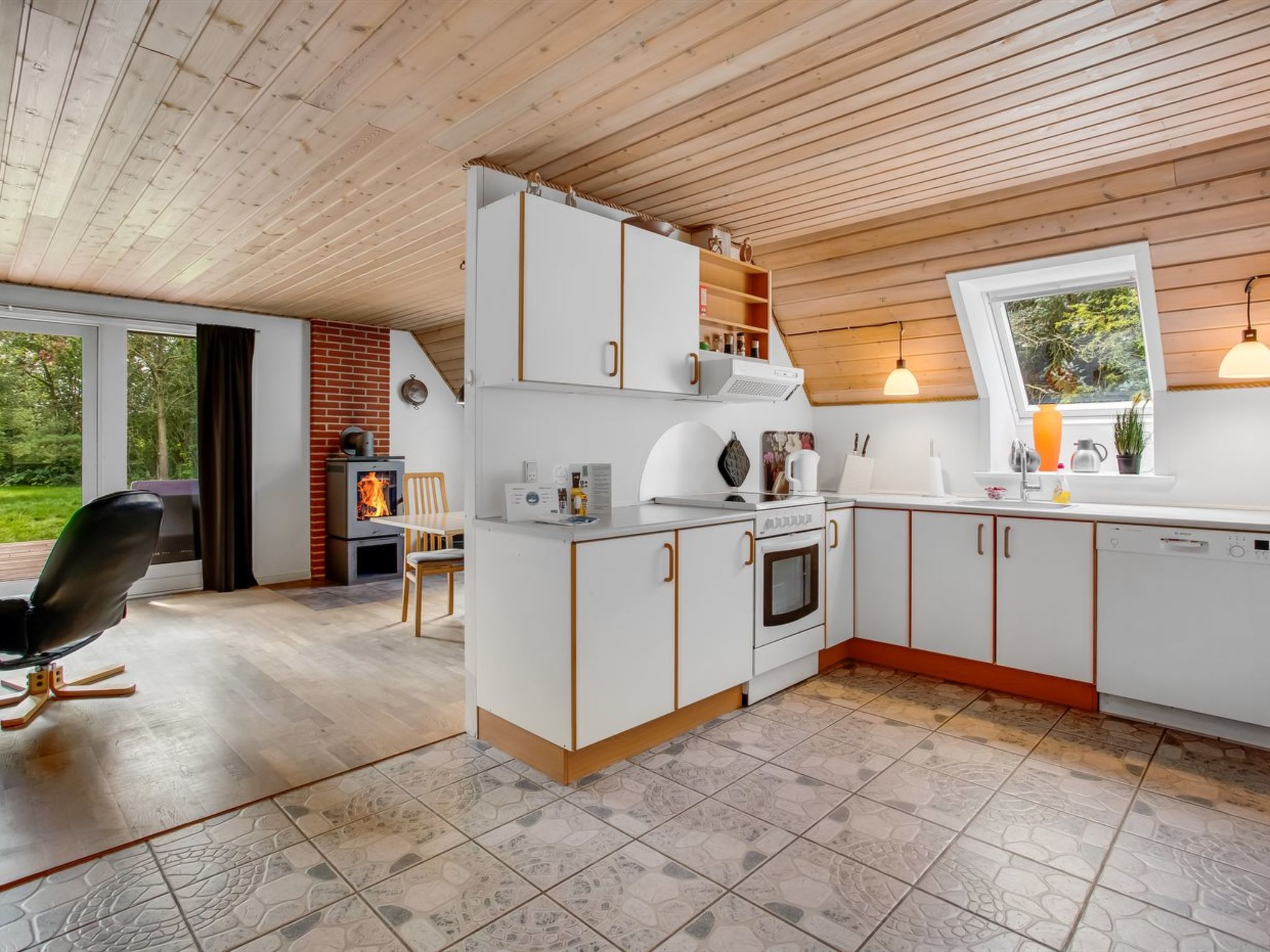 "Hannele" - 10km from the sea-Binnen
