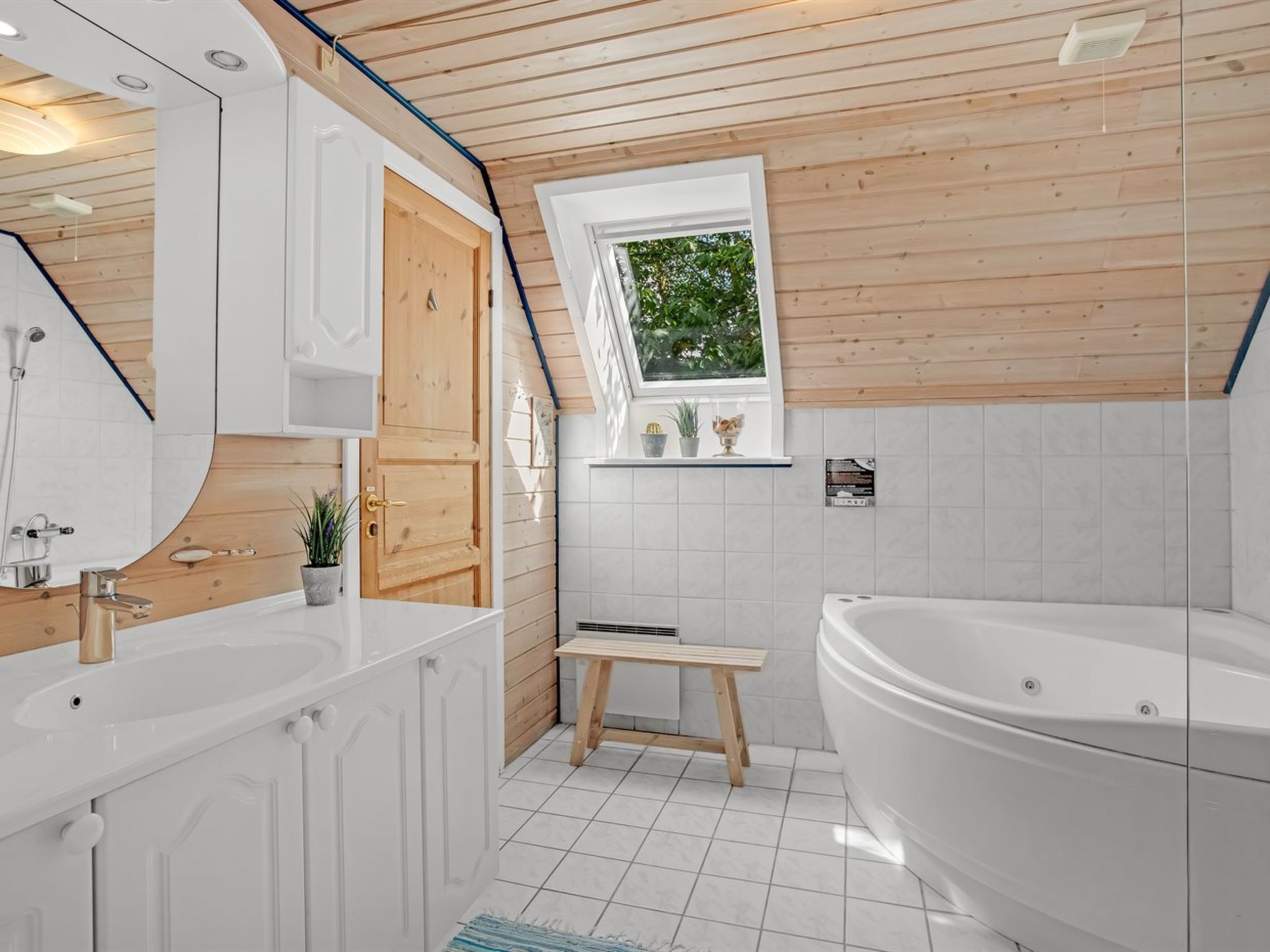 "Hannele" - 10km from the sea-Binnen