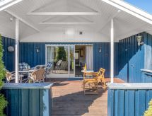 Ruime vakantiewoning Florina met grote tuin op 10 km van de zee - thumbnail 1