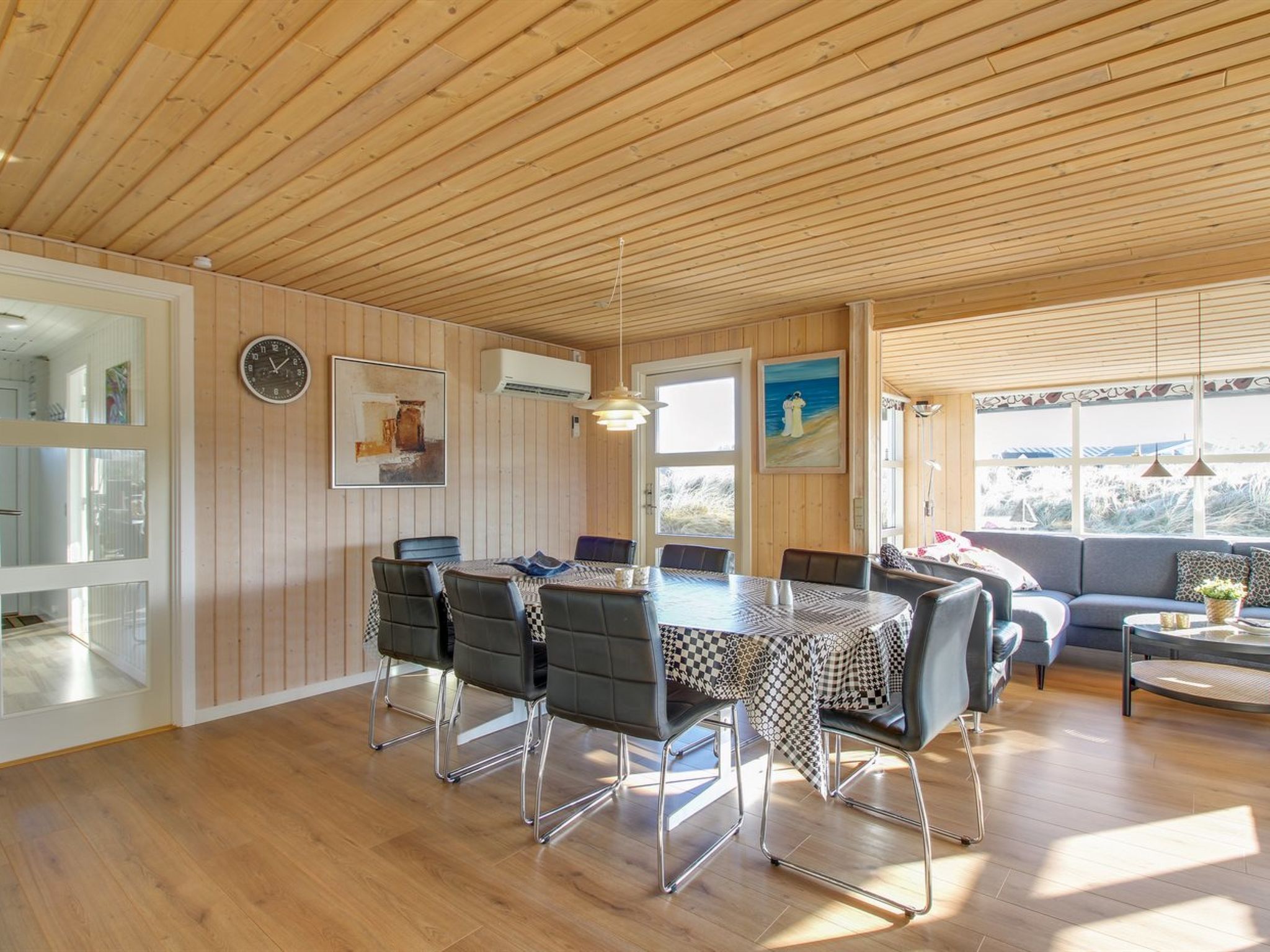 "Ottar" - 400m from the sea-Drinnen