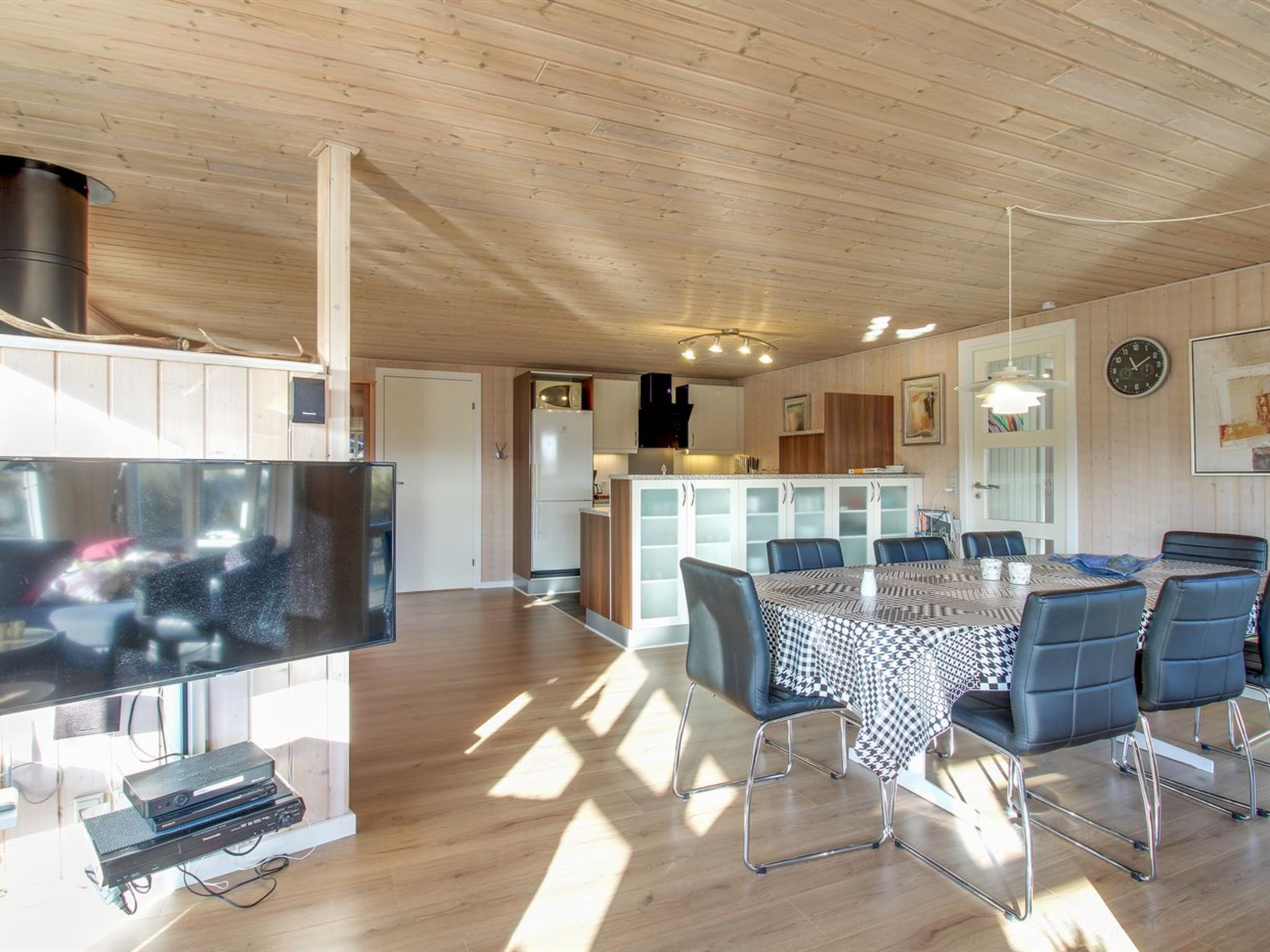 "Ottar" - 400m from the sea-Drinnen