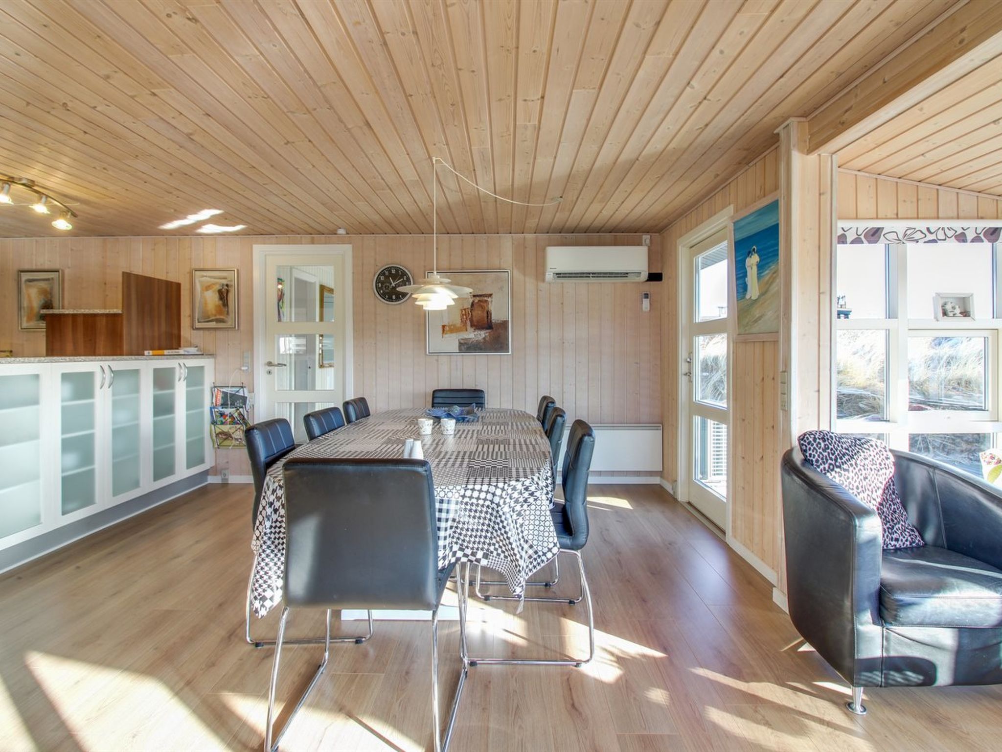 "Ottar" - 400m from the sea-Drinnen
