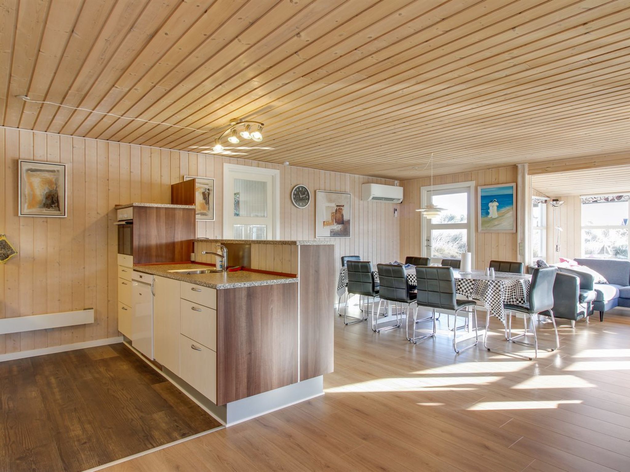 "Ottar" - 400m from the sea-Drinnen