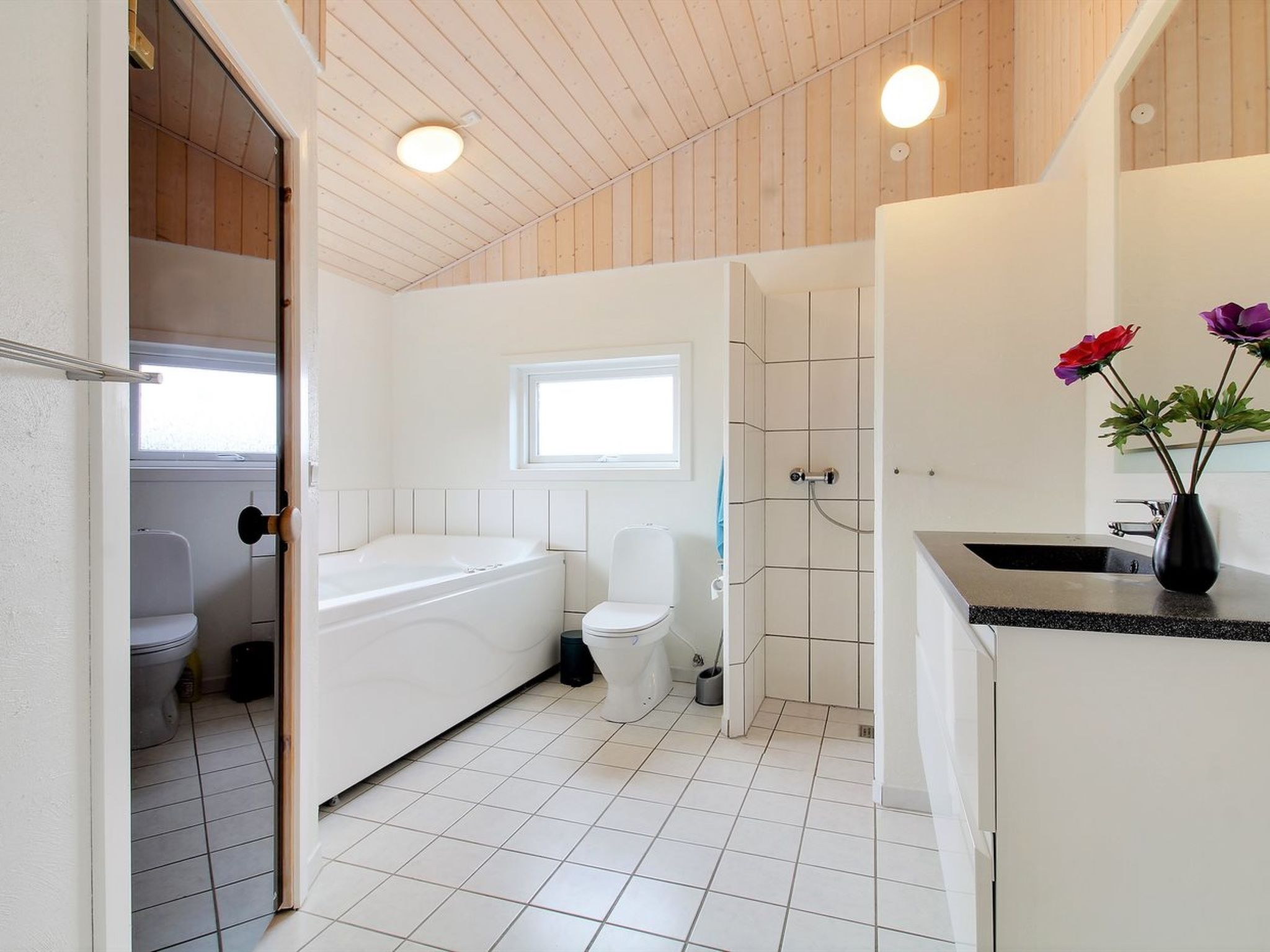 "Ottar" - 400m from the sea-Drinnen