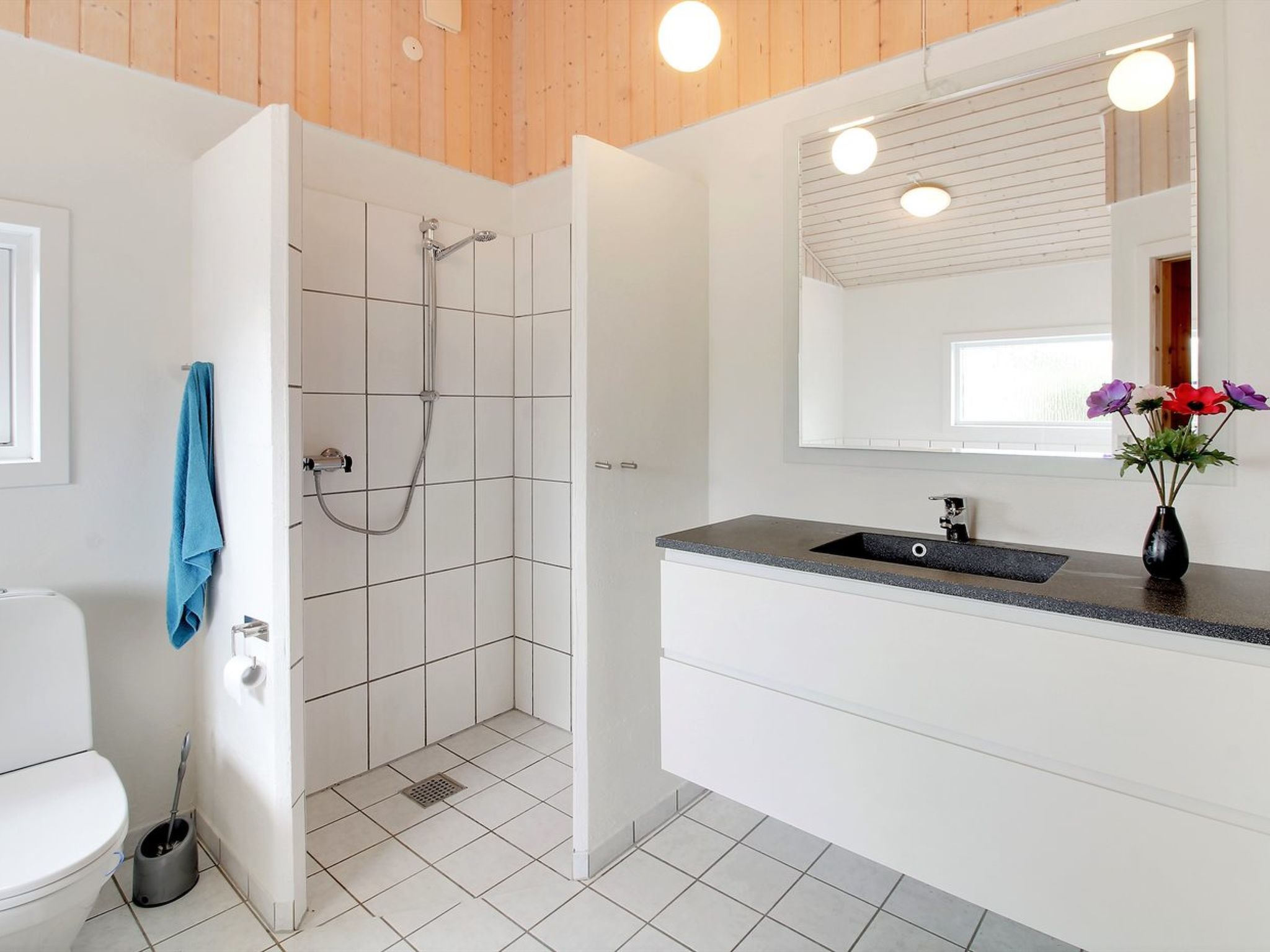 "Ottar" - 400m from the sea-Drinnen