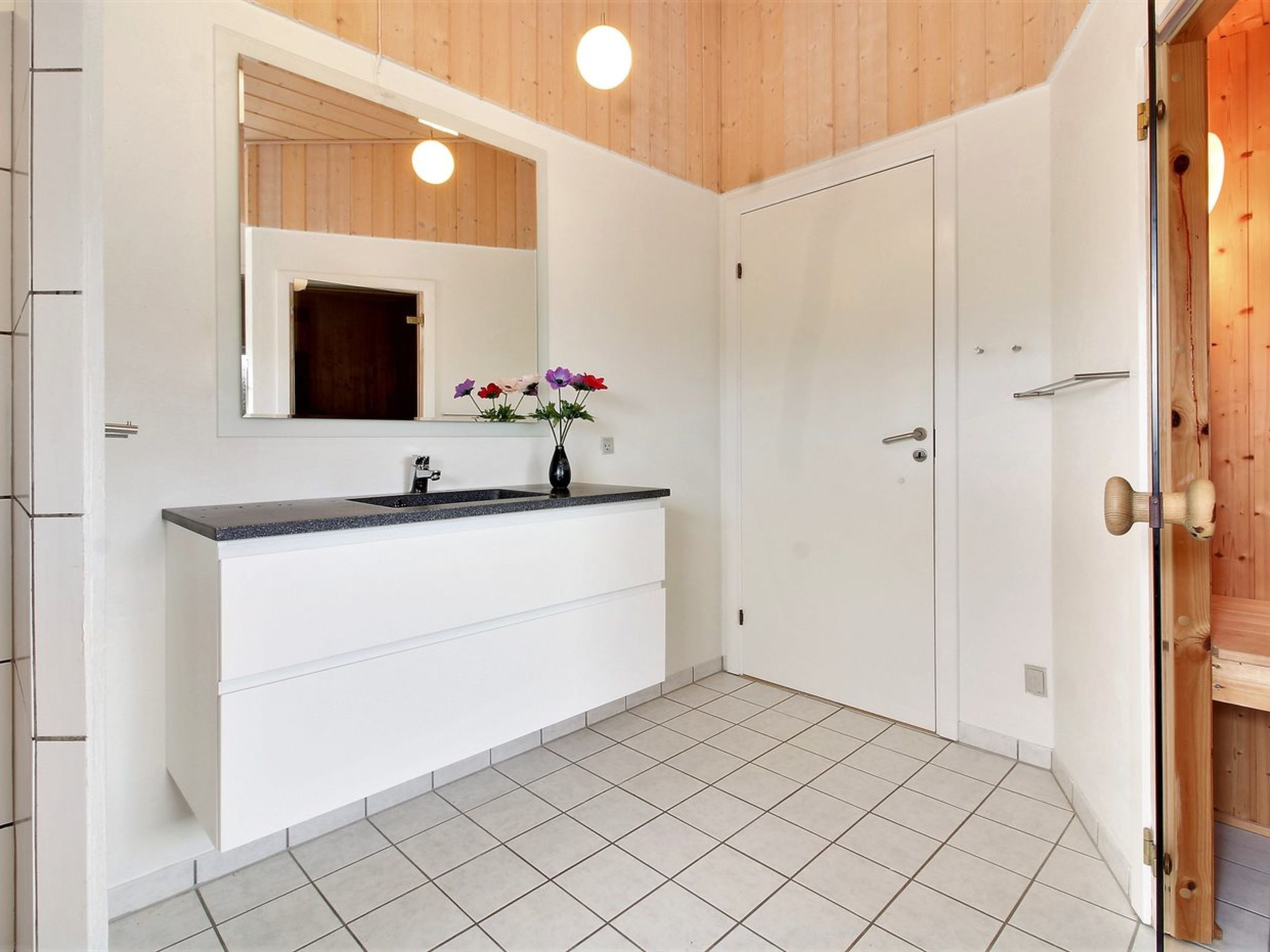 "Ottar" - 400m from the sea-Drinnen