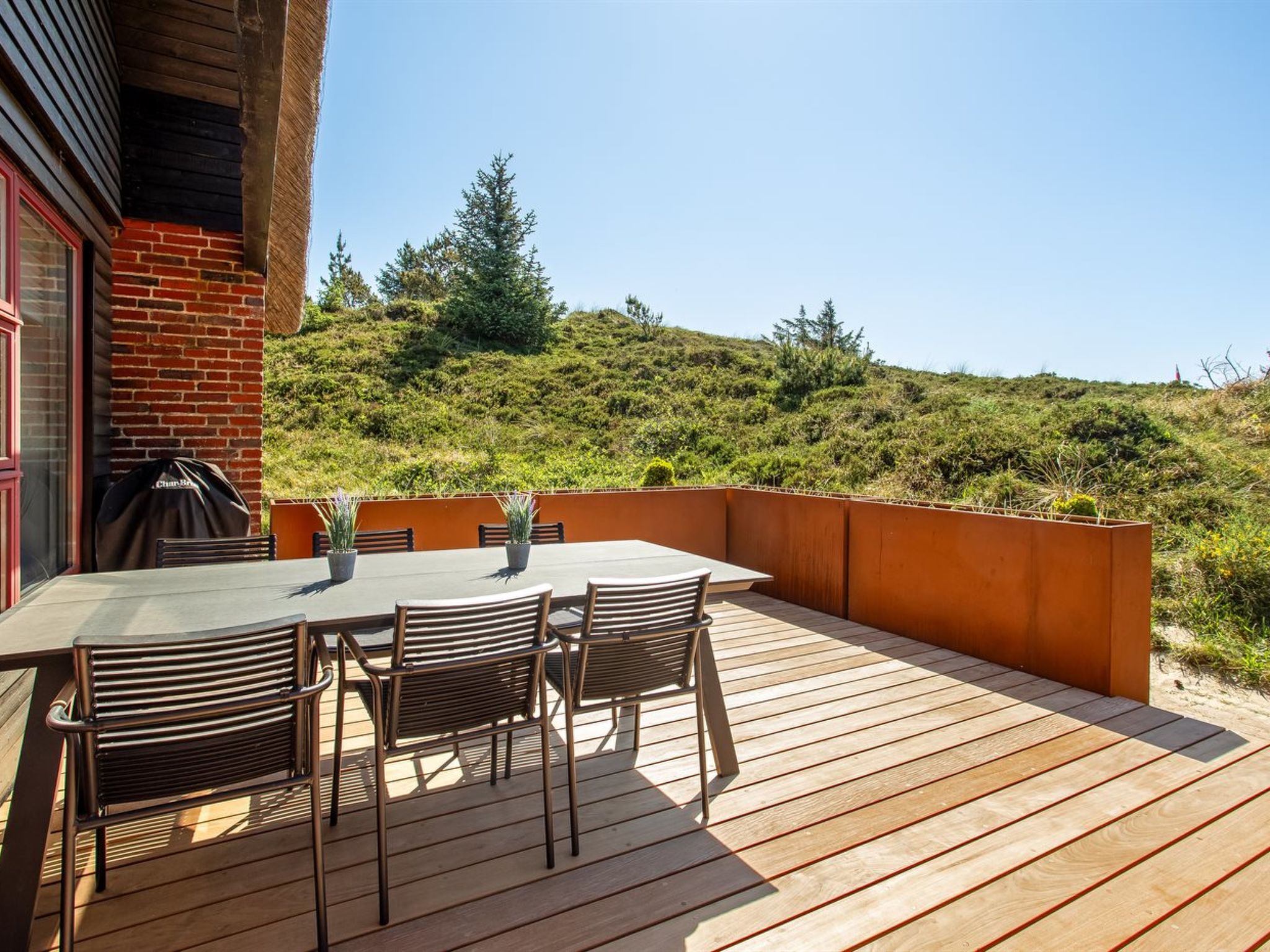 "Grita" - 500m from the sea