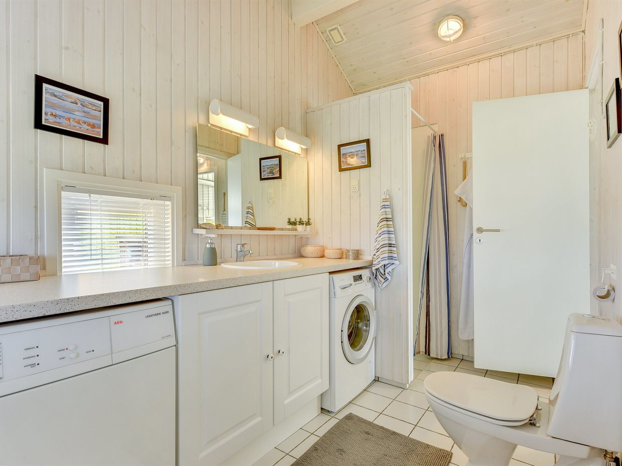 "Thrond" - 200m from the sea-Drinnen