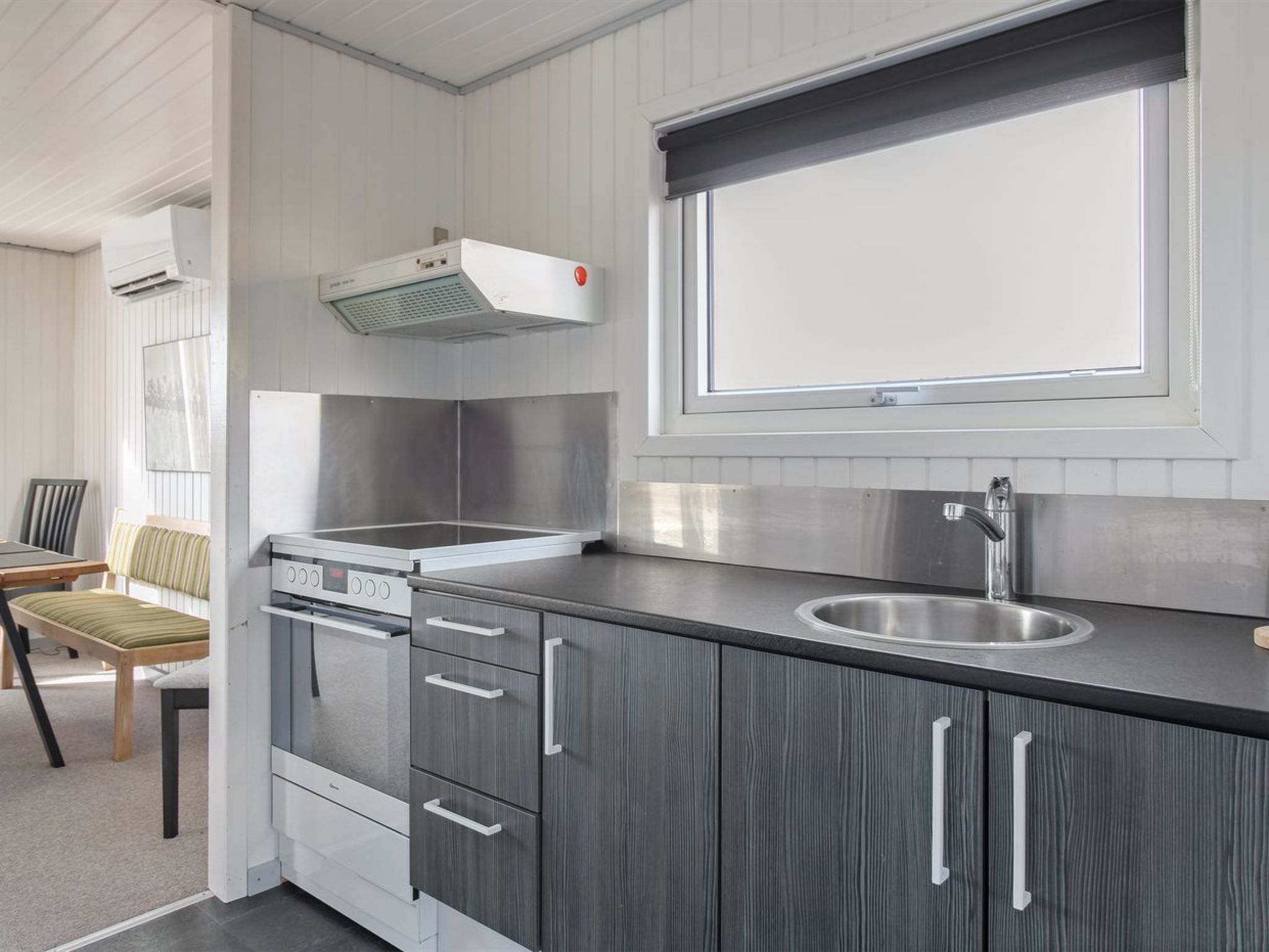 "Stojmena" - 200m from the sea - Binnen