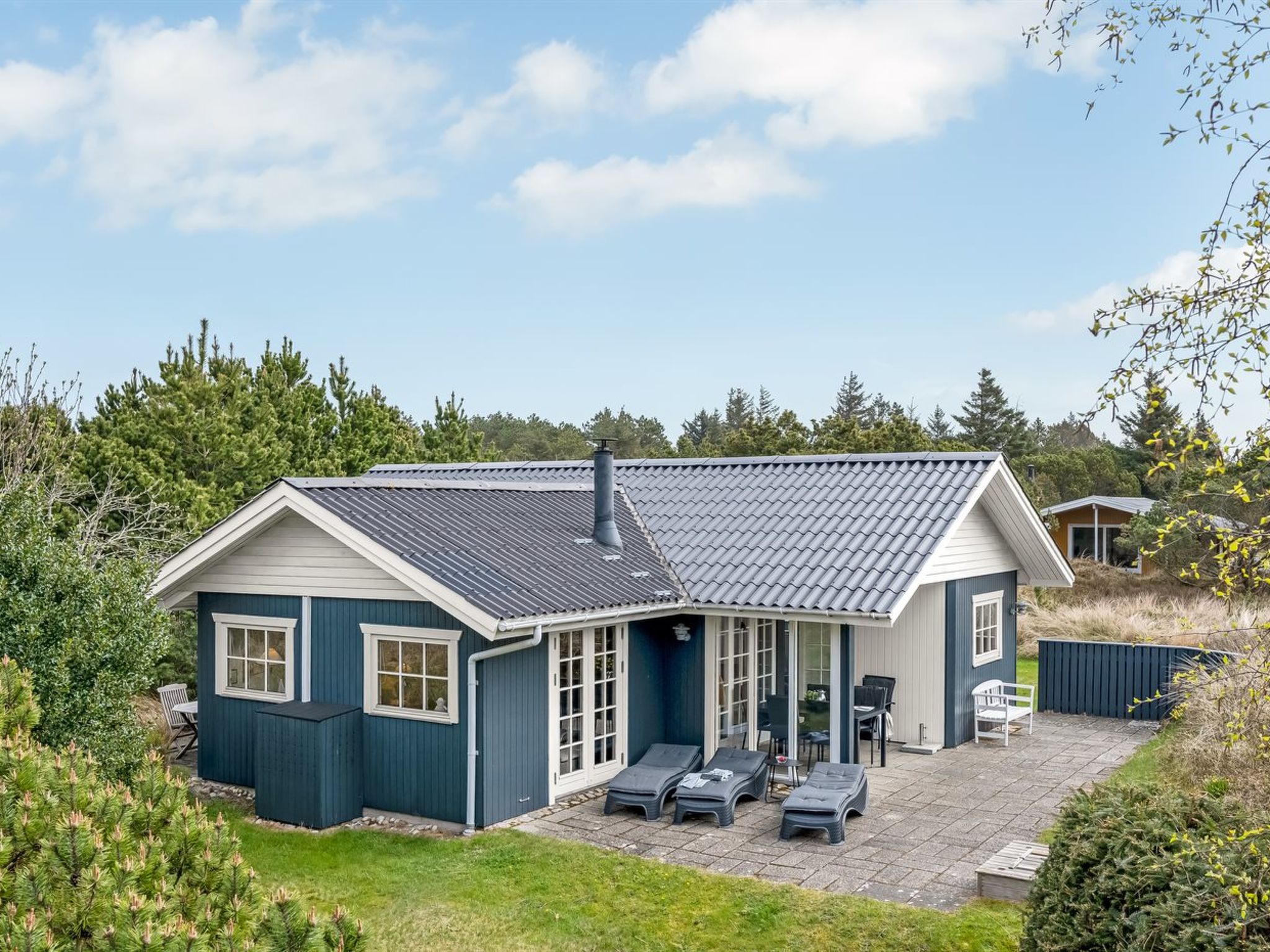 "Dines" - 1km from the sea