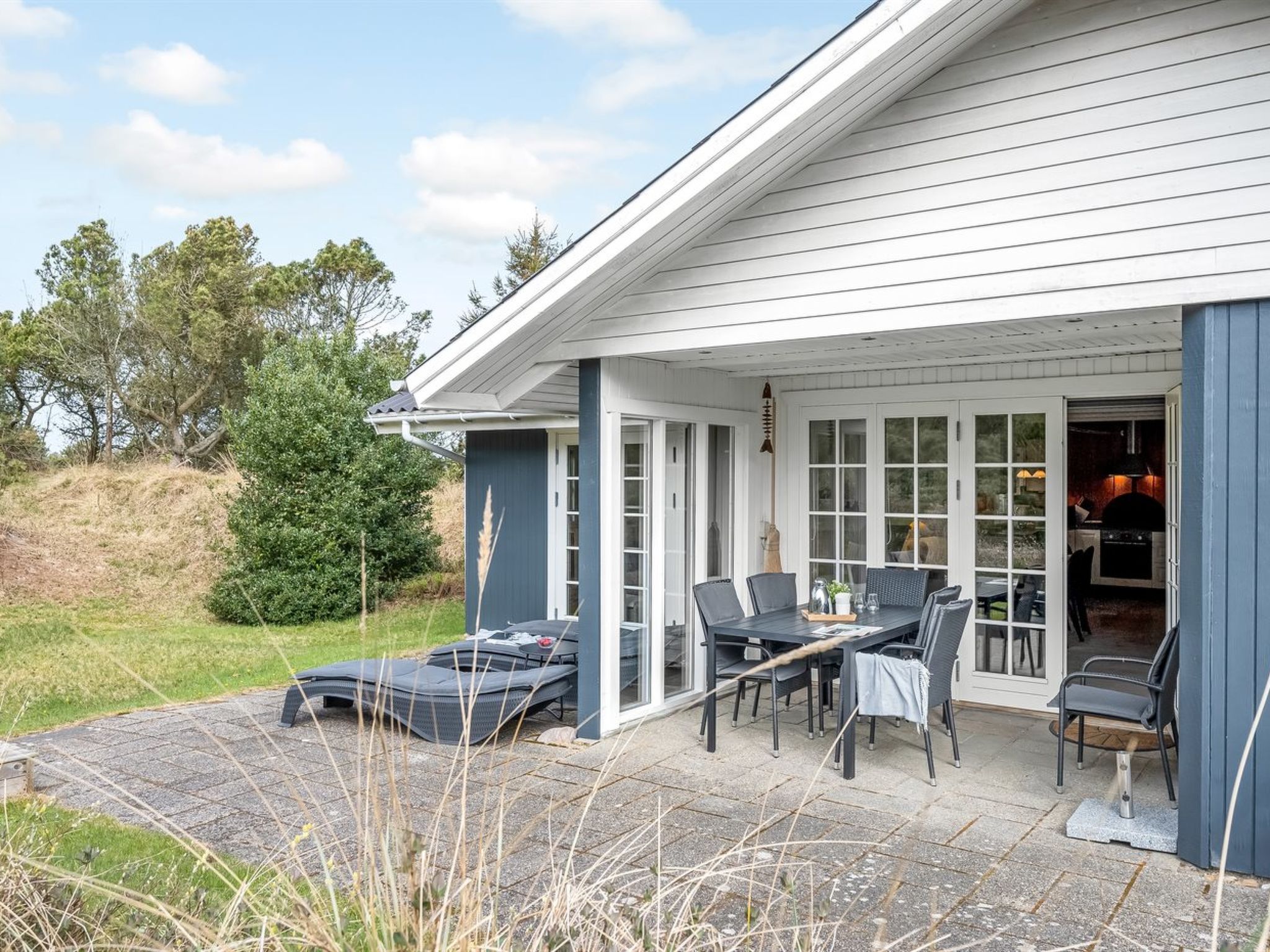 "Dines" - 1km from the sea