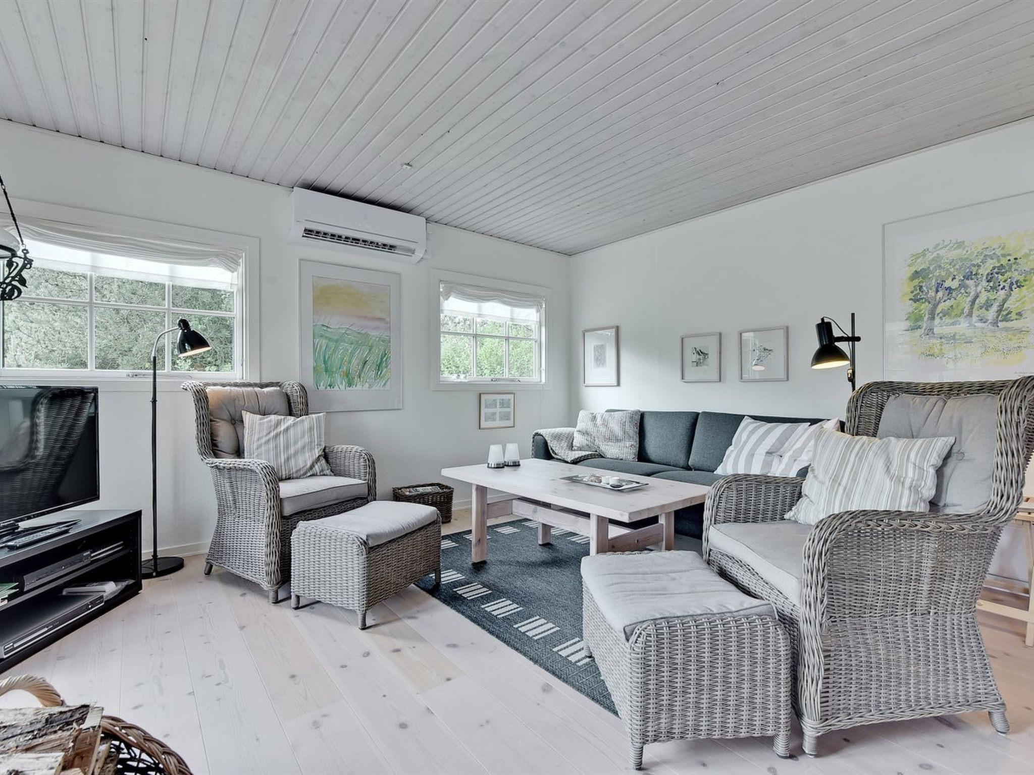 "Dines" - 1km from the sea-Binnen