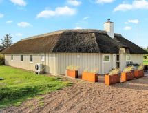 "Annalise" - 1km from the sea