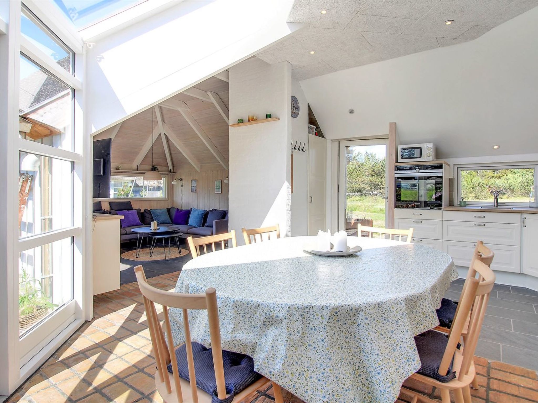 "Annalise" - 1km from the sea - Binnen