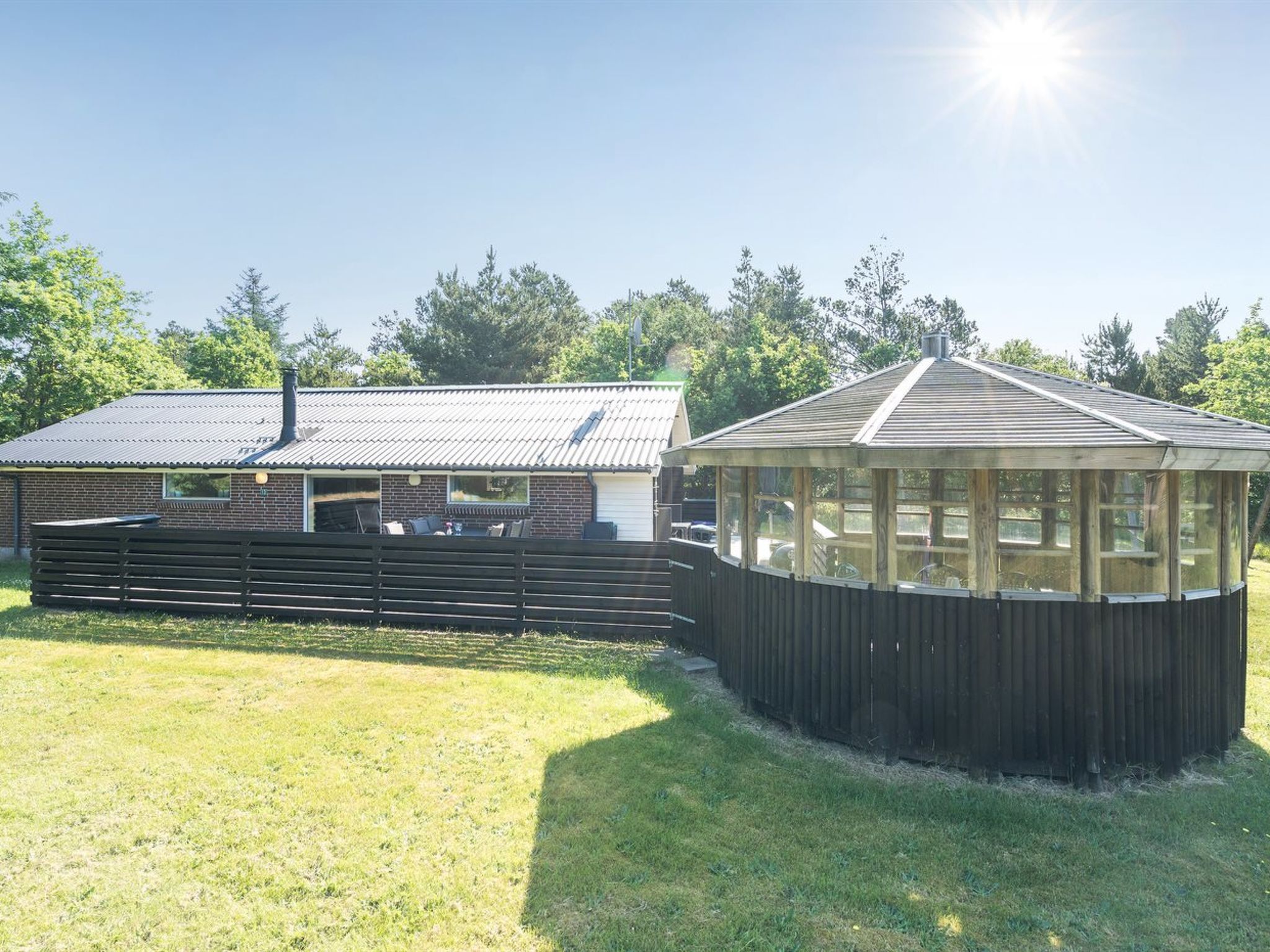 "Elinbjörn" - 1km from the sea-Buiten