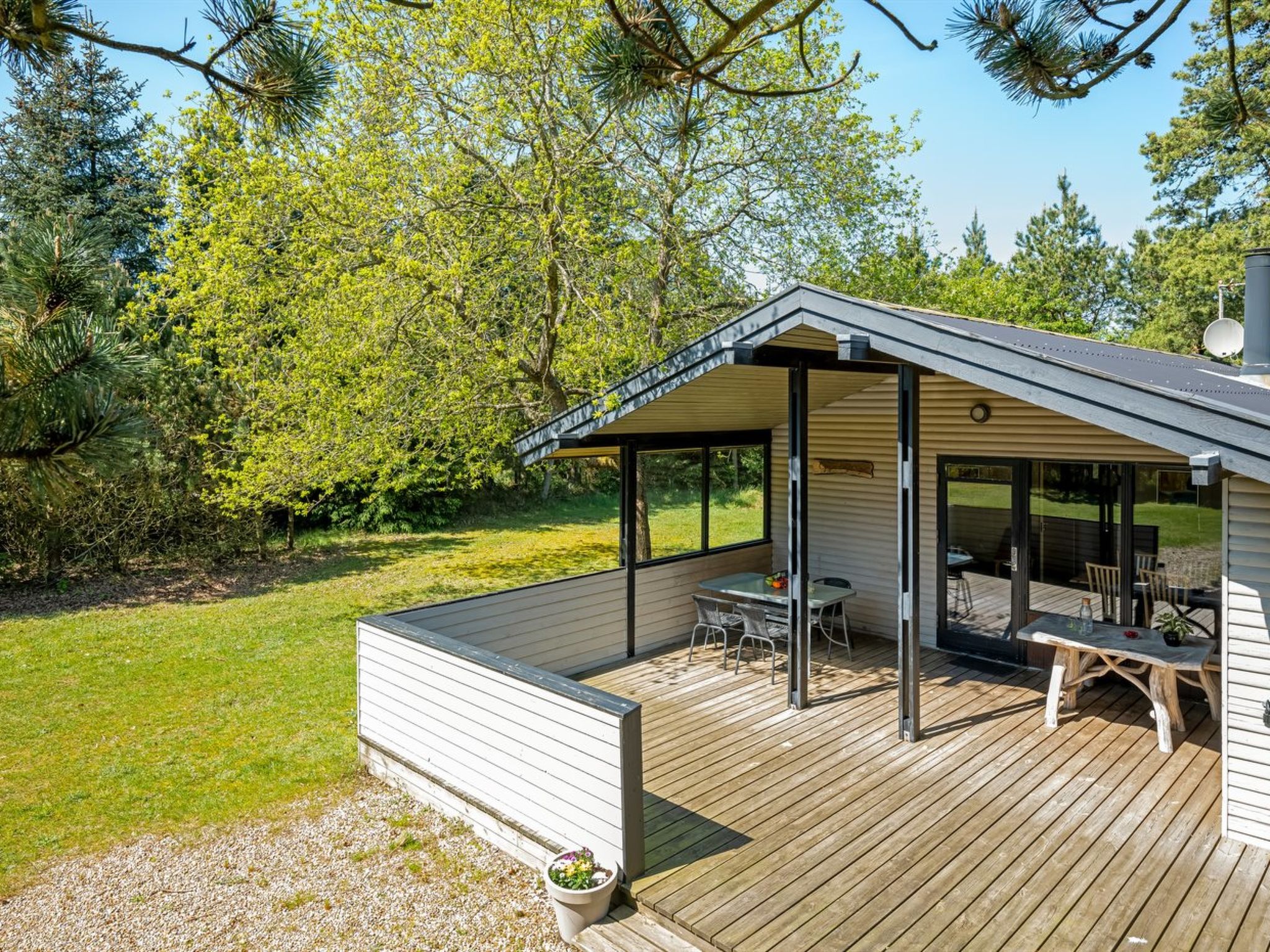 "Borghild" - 1.5km from the sea - Outside