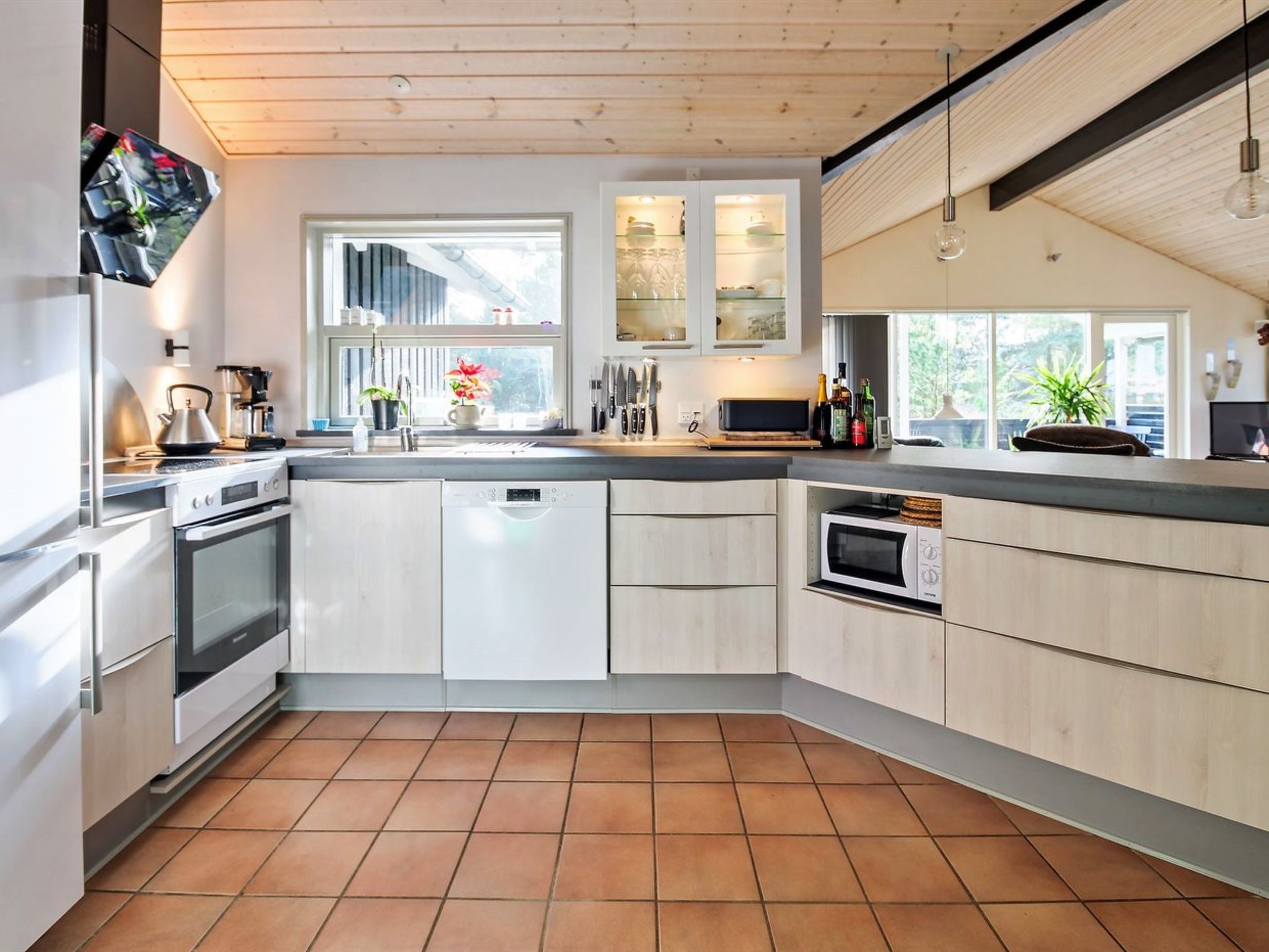 "Sora" - 2km from the sea-Binnen