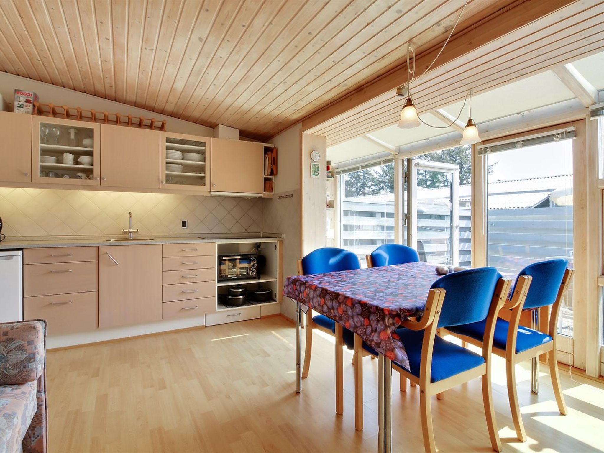 "Genadij" - 1km from the sea - Drinnen