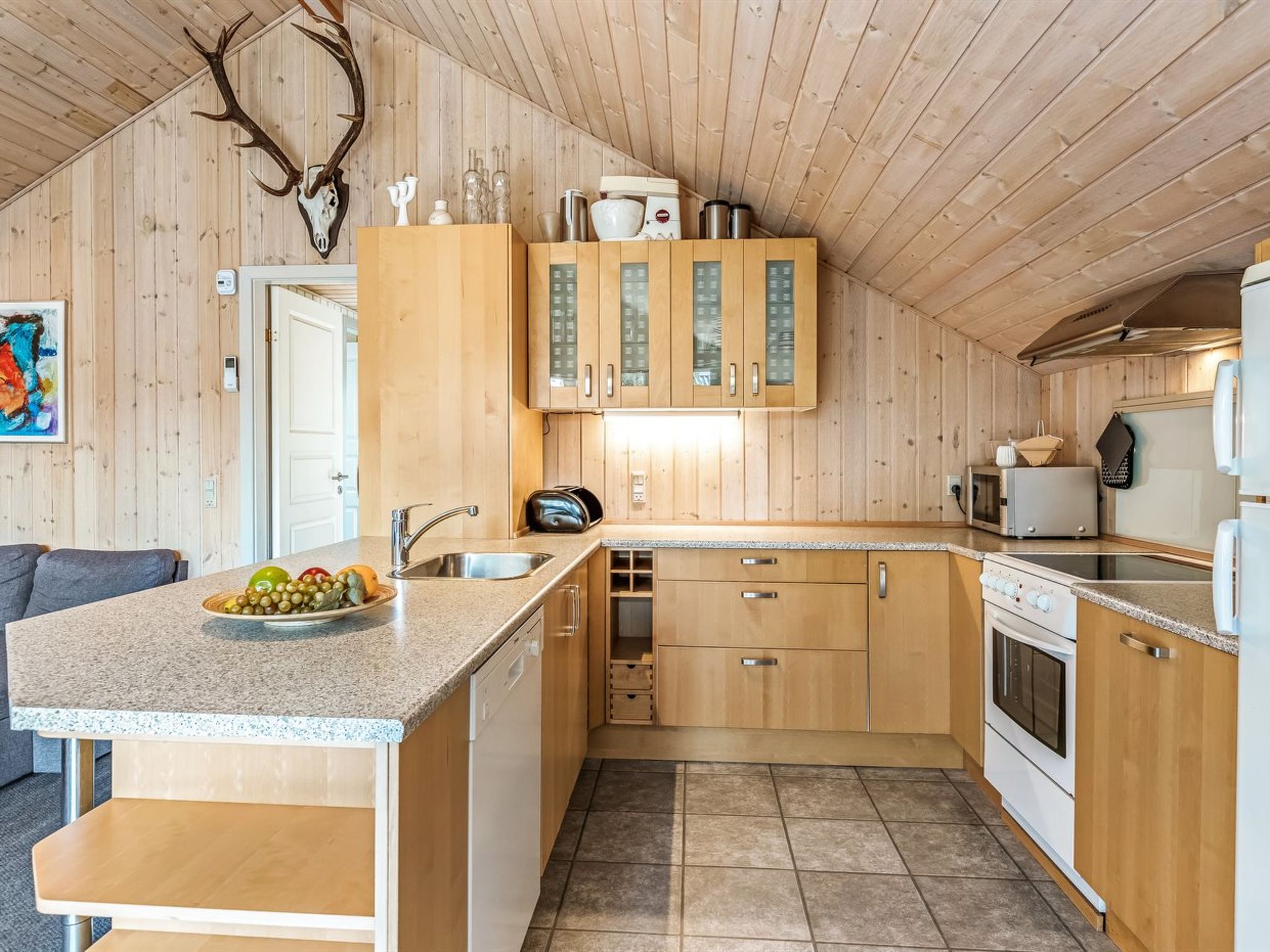 "Sanelma" - 900m from the sea - Binnen