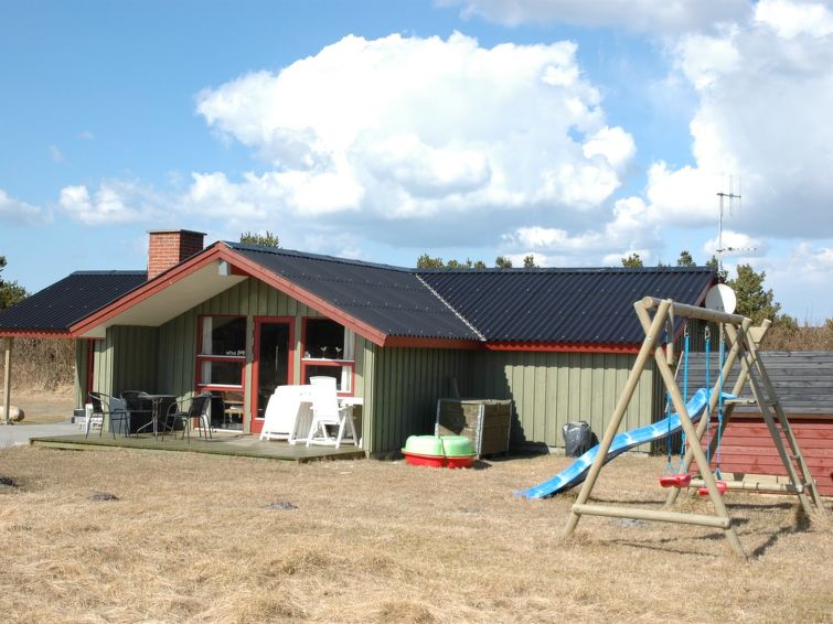 "Harmke" - 1km from the sea", 3-Zimmer-Haus 80 m2. Objekt geeignet für 6 Erwachsene + 1 Kind. Wohnzimmer mit TV, Radio, CD und DVD. 1 Zimmer mit 1 Doppelbett. 1 Zimmer mit 1 Doppelbett. 1 Zimmer mit ..