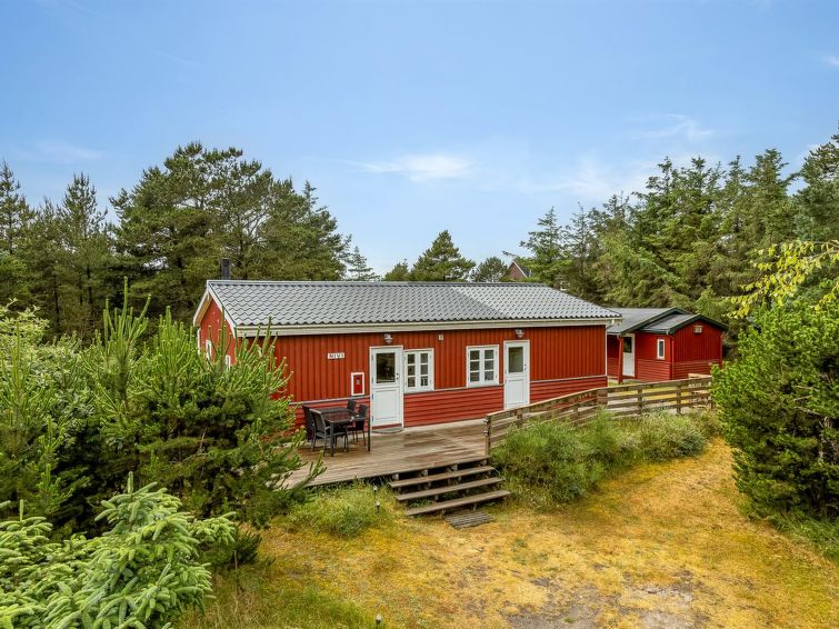 "Ruven" - 500m from the sea", 2-Zimmer-Haus 73 m2. Objekt geeignet für 4 Erwachsene. Wohnzimmer mit TV, Radio und DVD. 1 Zimmer mit 1 Doppelbett. 1 Zimmer mit 1 Doppelbett. Küche (Backofen, Geschirr..