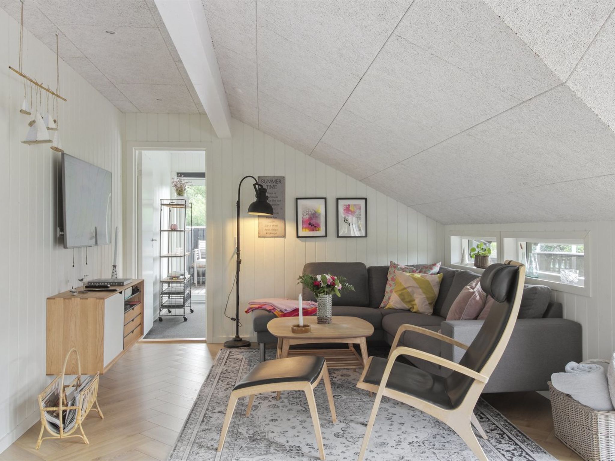 "Ellenora" - 1km from the sea - Binnen