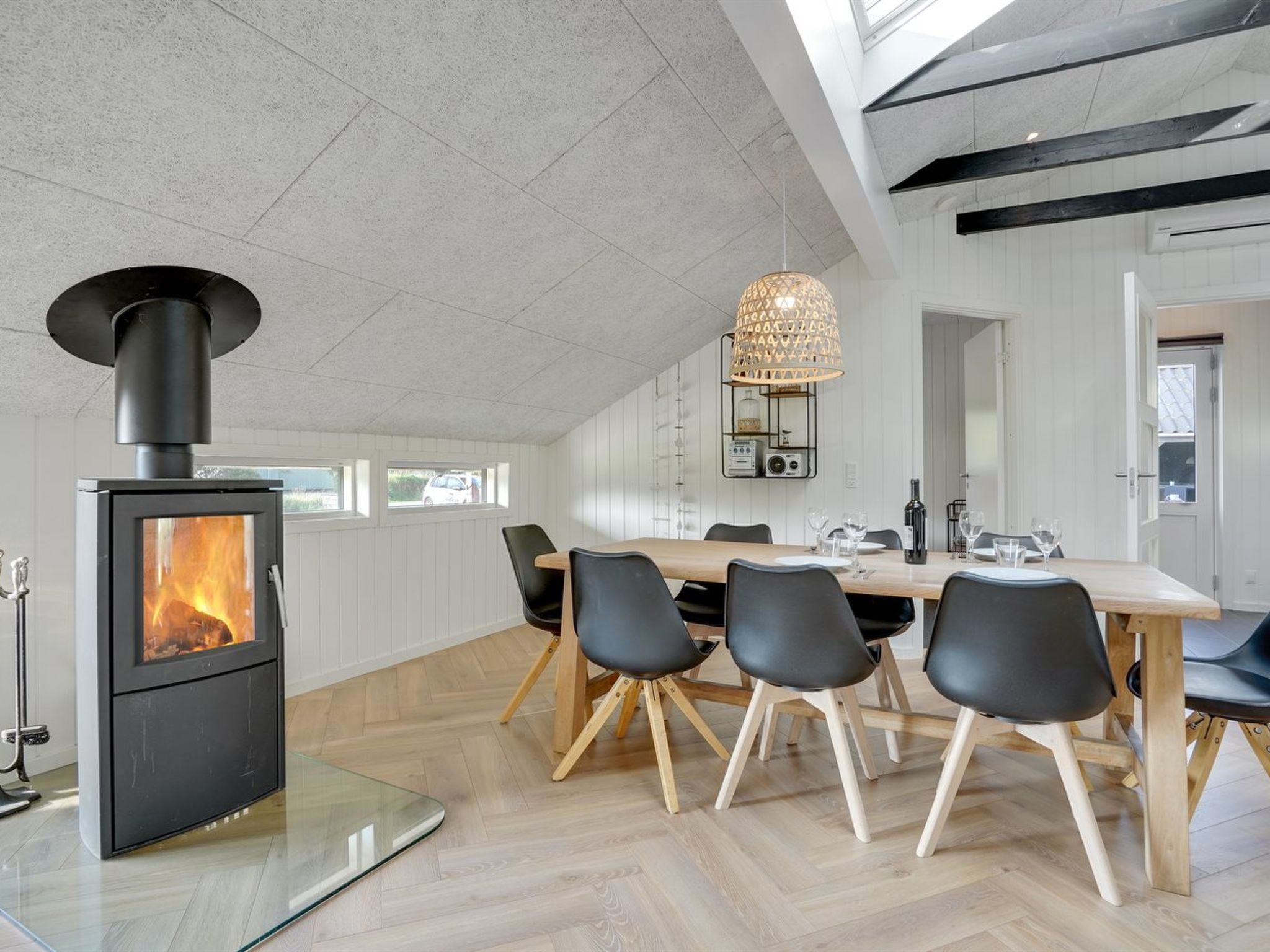 "Ellenora" - 1km from the sea - Binnen