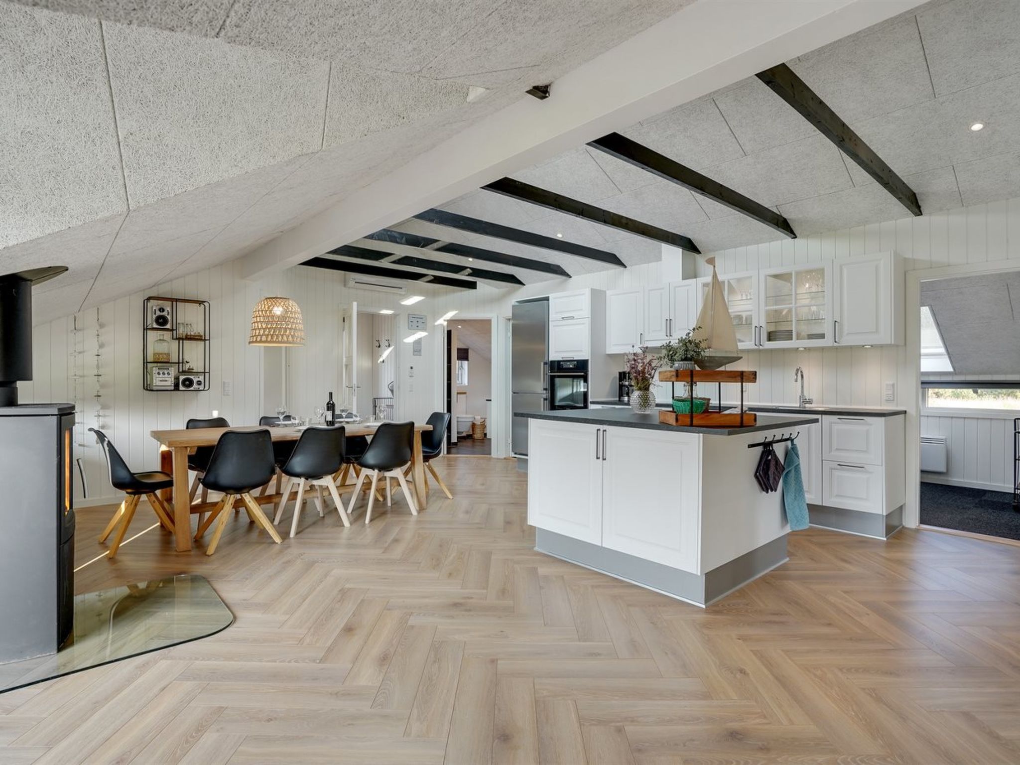 "Ellenora" - 1km from the sea - Binnen