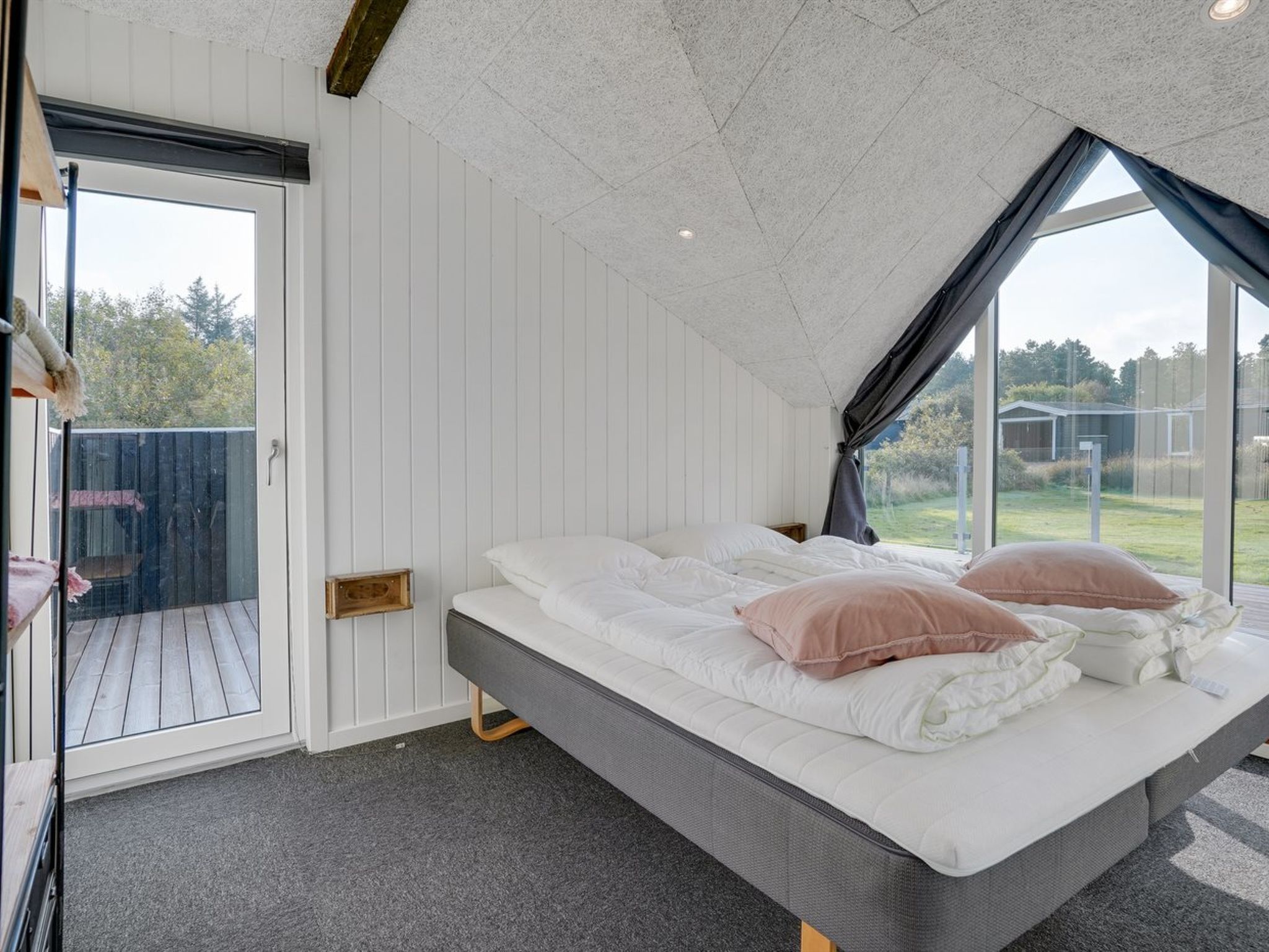 "Ellenora" - 1km from the sea - Binnen