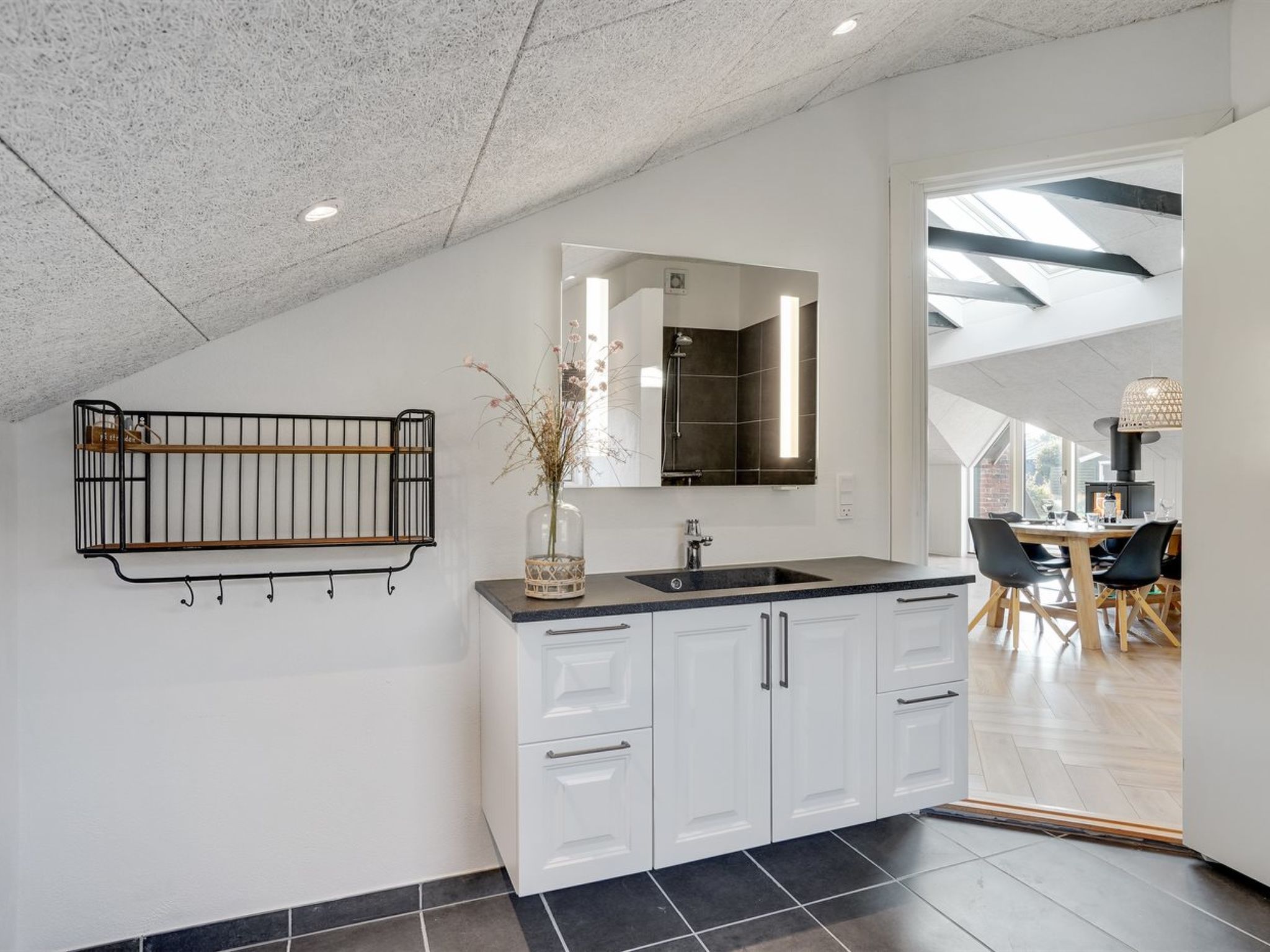 "Ellenora" - 1km from the sea - Binnen
