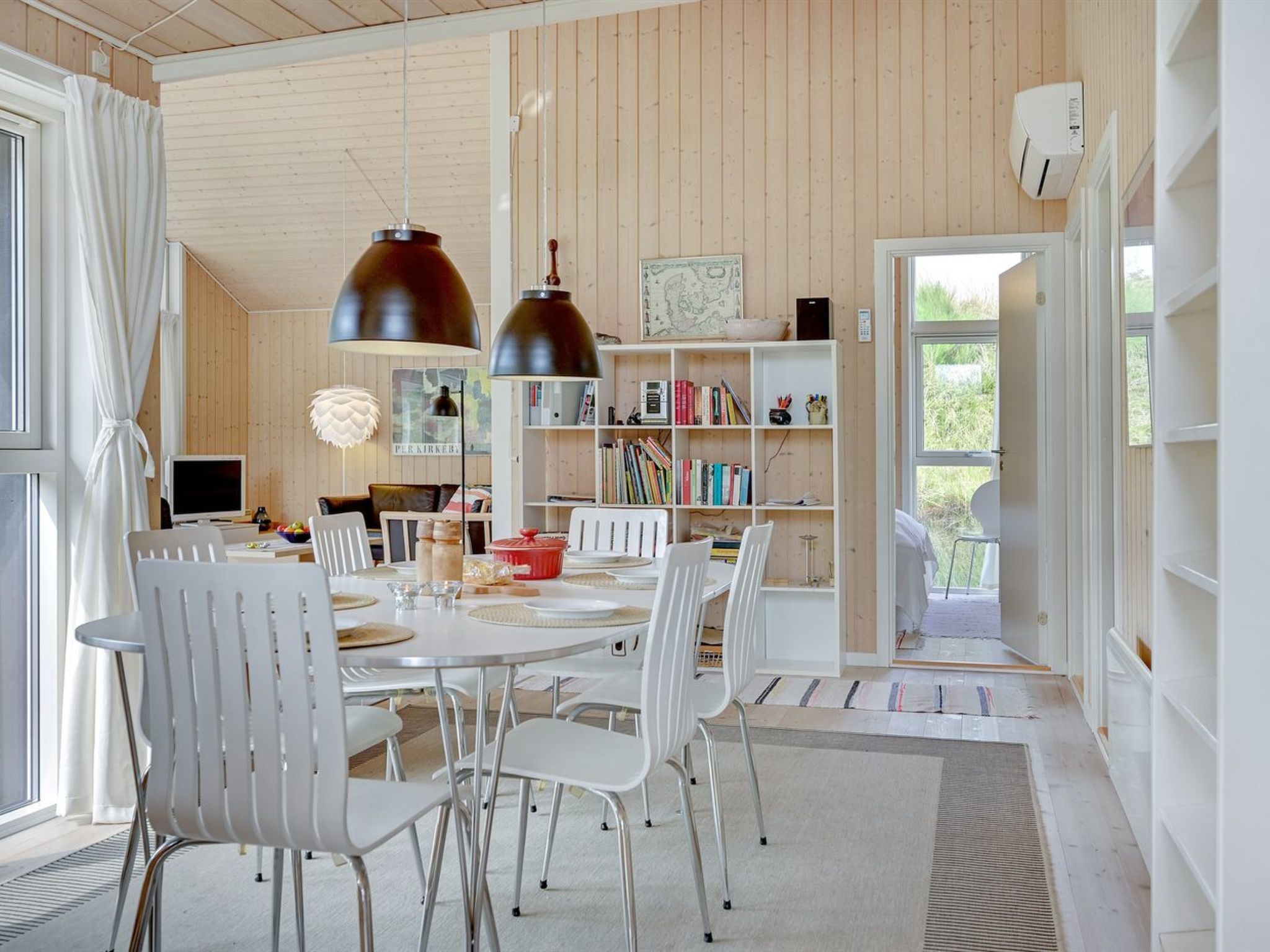 "Asvalde" - 150m from the sea - Binnen