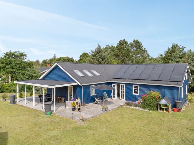 "Thorth" - 1.3km from the sea", huis 3-kamers 127 m2. Het objekt is geschikt voor 5 volwassenen + 1 kinderen. Woonkamer met TV. 1 kamer met 1 2-pers bed. 1 kamer met 1 2-pers bed. 1 kamer met 1 2-pers..