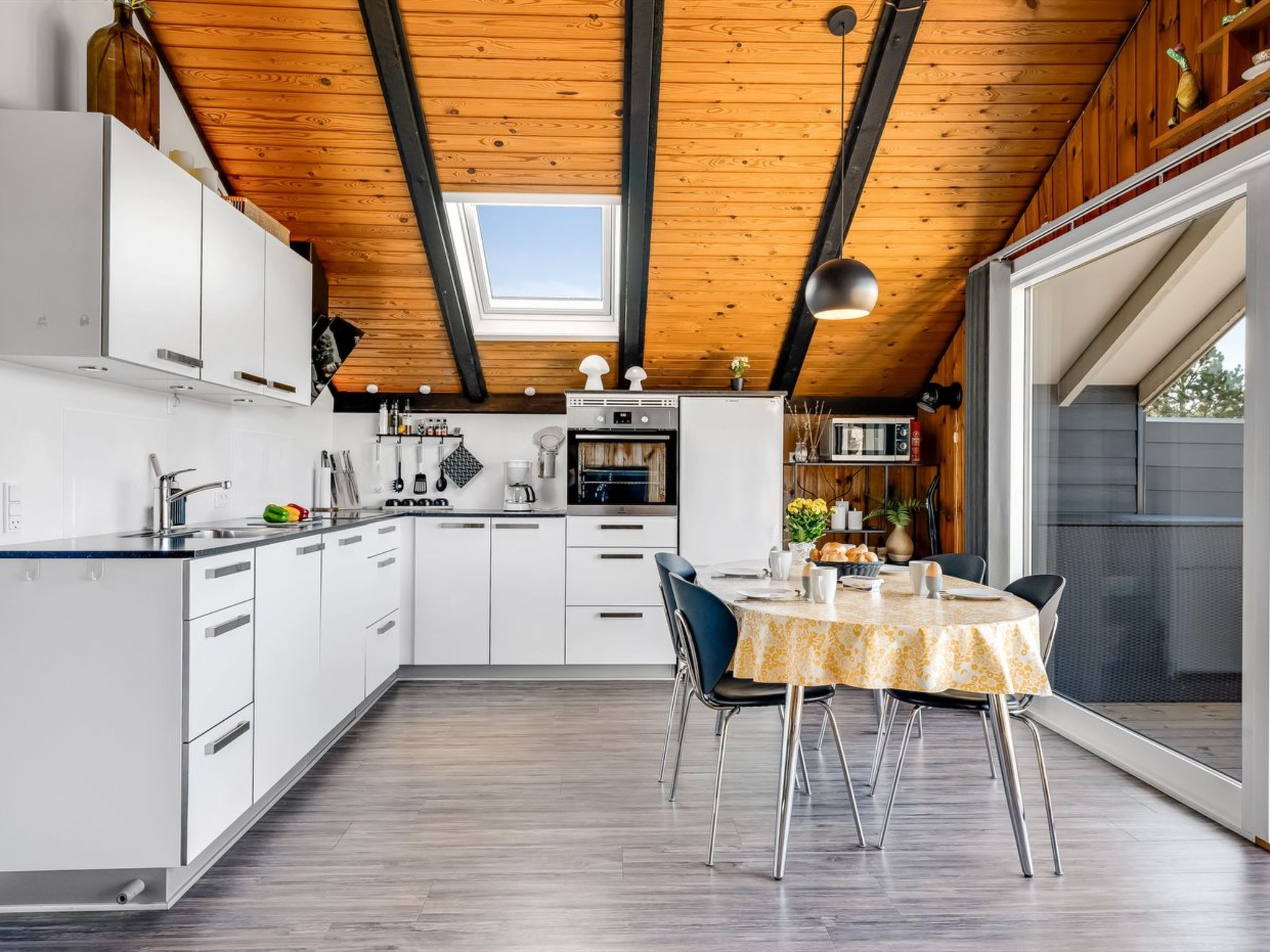 "Agnesa" - 1.5km from the sea - Binnen