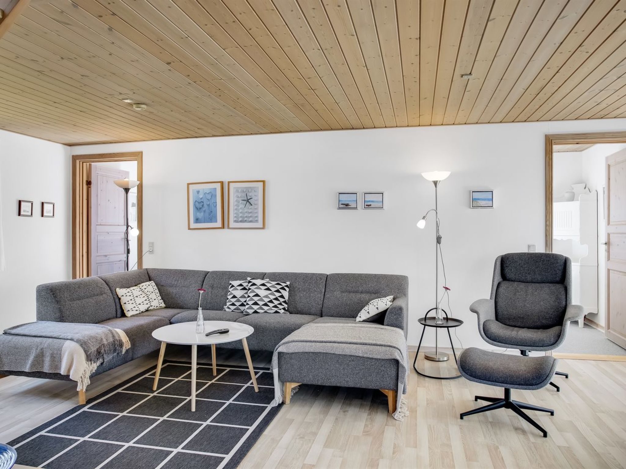 "Laila" - 1.2km from the sea - Binnen
